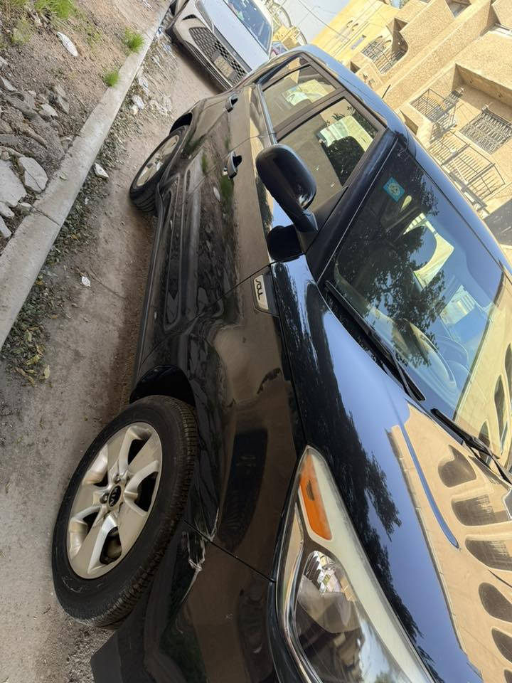 كيا صول 2017
وارد امريكي
حادثها باب سايق امامي ومبدل وشوية دكة جاكوج وطخات جاملغ
ايرباك ستيرن سليم
ايرباك تكمه جهة سايق فقط ومصلح
 مواصفاتها معروفة
مفتاح مو بصمة
فول تحكمات بالستيرن والمري الجانبية
محرك 2000 دوش
تبريد تدفئة كامل شغال
كهربائيات مكفول
مكينة مكفول
رقم انكليزي
السيارة نظيفة لا عطل لا شي استعمال بنية ماشية 25 ميل بس يعني ٤٠ كيلو 
تحويل مباشر بغداد السياره جاهزة مابيها اي نقص هزة ورقم كله جديد سنوية صالحة ل2029
السعر 115 للبيع فقط بدون مراوس رجاءاً رجاءاً

***********
