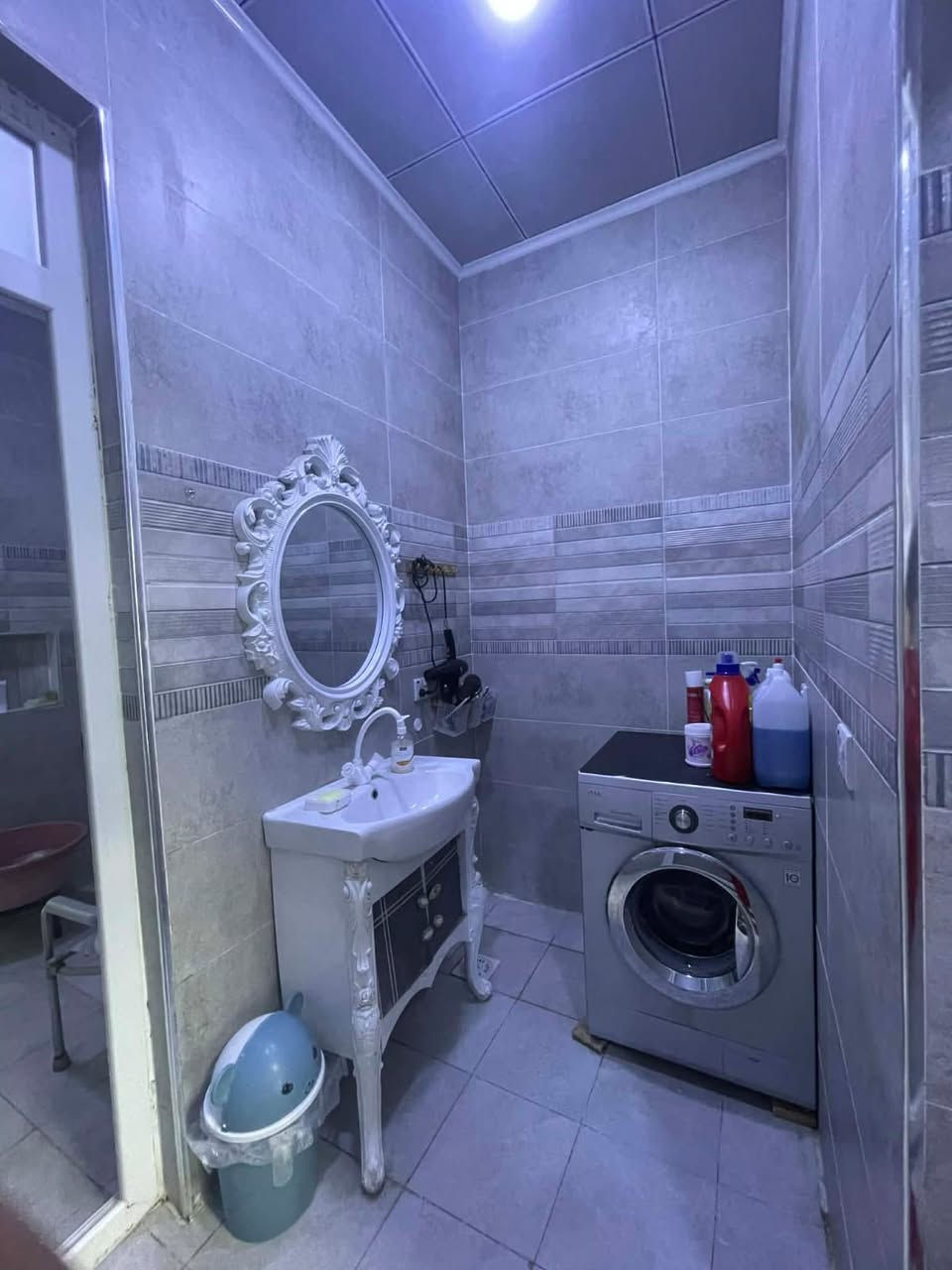 🏠بيت للبيع زراعي مساحة 105
📍الموقع داره كناره فرع مطعم  شارةكةم 

🔴بناء حديث واجهته 7 امتار يحتوي على  مطبخ واستقبال وهول داخلي وغرفتين نوم كبار  وصحيات داخليه وخارجيه و طابق ثاني بيتونه و غرفه نوم 

💸السعر 65 مليون و بيها مجال قليل


**إذا كنت صاحب هذا الإعلان وتريد حذفه لأي سبب، رجاءا أرسل رسالة إلى الدعم الفني**