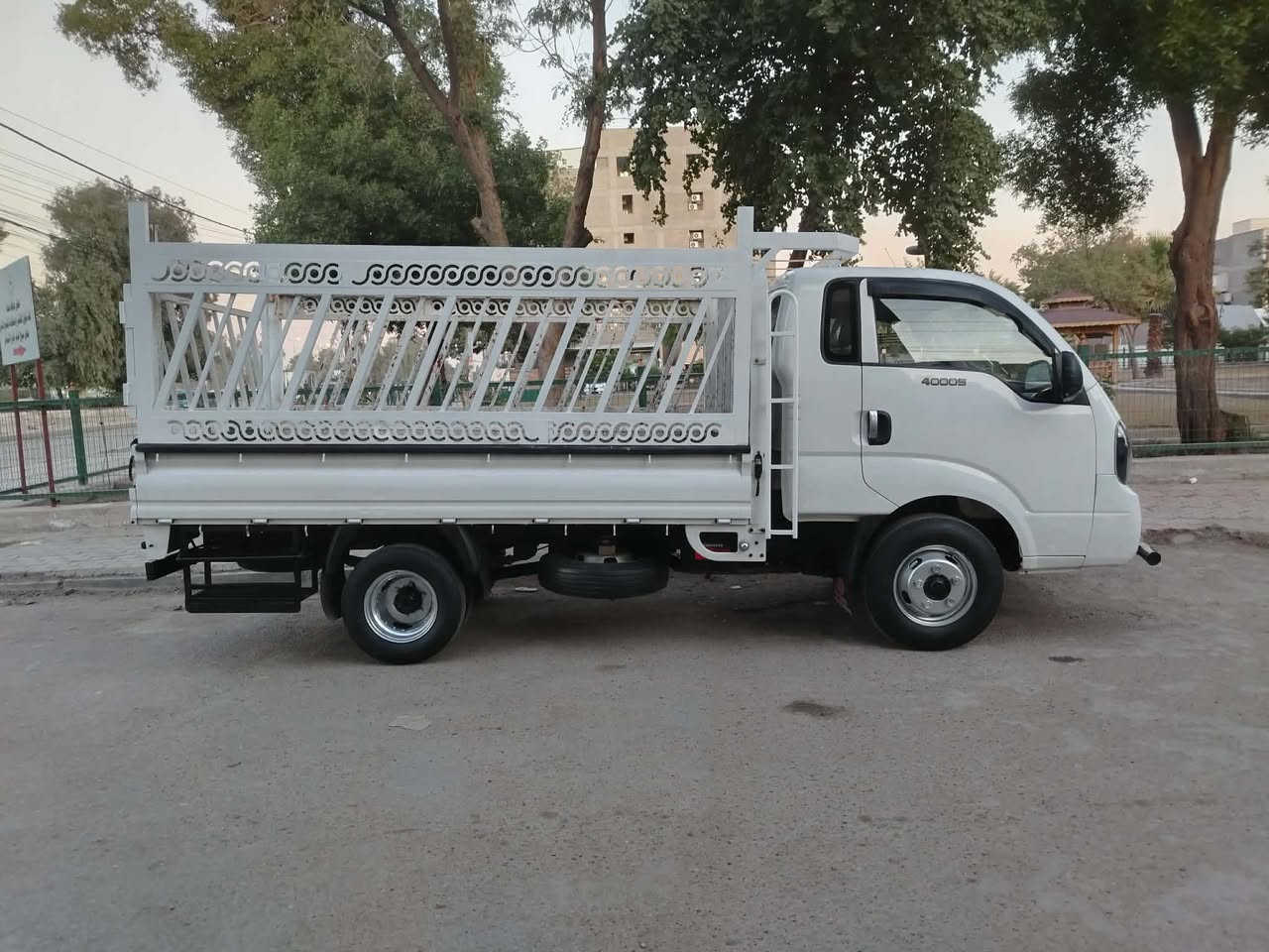 كيه فحل للبيع 4000مفتوح رقم بغداد مشروع وطني موديل 15سنوية 27 مكفول من كير ومحرك شاصي رقم شاصي واضح محور 14تخم تاير تبريد شغال تغليفة مال ربع والكاعية مال مسكر ماشية 153مكان بغدادالسعر 132 
        ***********
