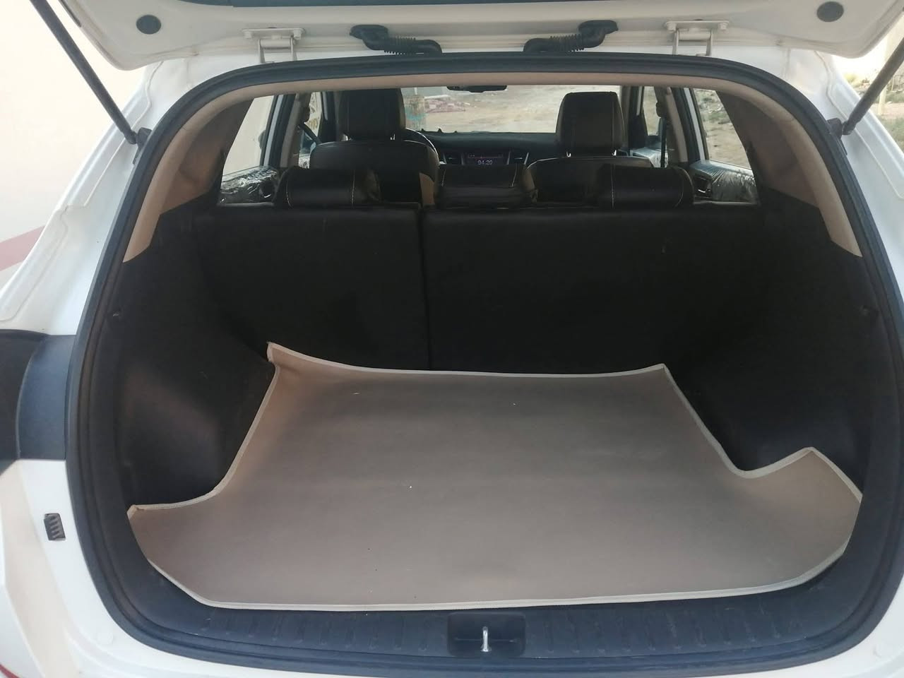 توكسان ١٨ للبيع رقم بغداد مكفوله ماشية ١٥٣ السعر١٨٠ بيها مجال للاتصال ***********
