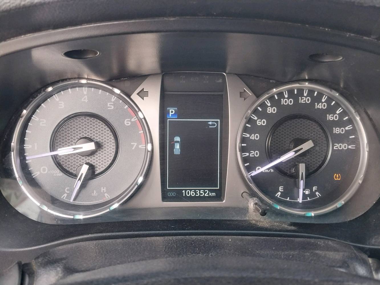 تيوته هايلوكس مديل 2021 ساز بصمه كفاله عامه  فول مكفوله كفاله عامه ما عدا جاملغ من جهة اليمين بيها بارد قليل  ماشيه 106 مواصفات تحكم ستيرن حساسات خلفيه شاشه كامره خلفيه نضام يكو كشنات تبريد تدفئه بلكشن قطعتين تبريد مثبت سرعه مانع نزلاق رقم نكليزي  مكينه مامفتوحه مكينه وكير مكفولات تخم تاير جديد تبريد شغال ثلج سياره جديده وجاهزه مكان سياره ميسان