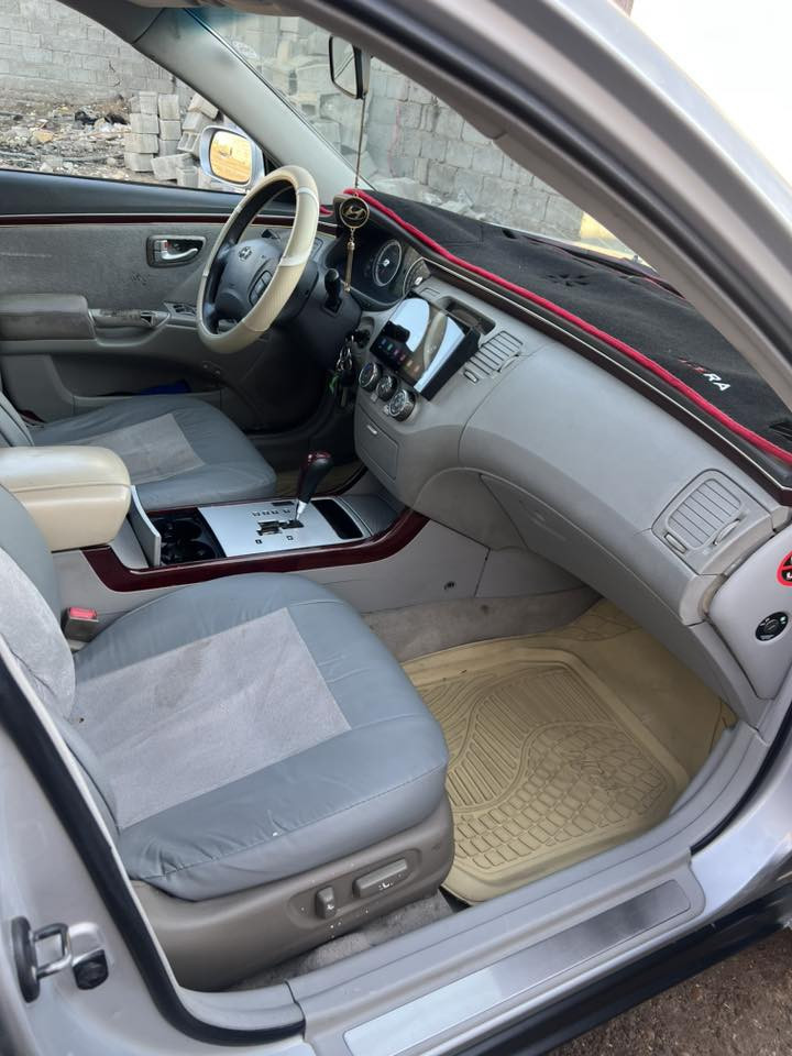 سلام عليكم
للبيع ازيرا ادوات موديل 2010كصه جنطه 
مكينه خير من الله سته سلندر 
صدر مامي خلفي جديد 
تاير تخم جديد 
كهربايات كلها شغلات 
متومه شرط الحاسبه 
سيارة كلش حلوه وبي شوفه 

السعر 50 وبيها مجال للطيبين مكان سياره بغداد 
***********
