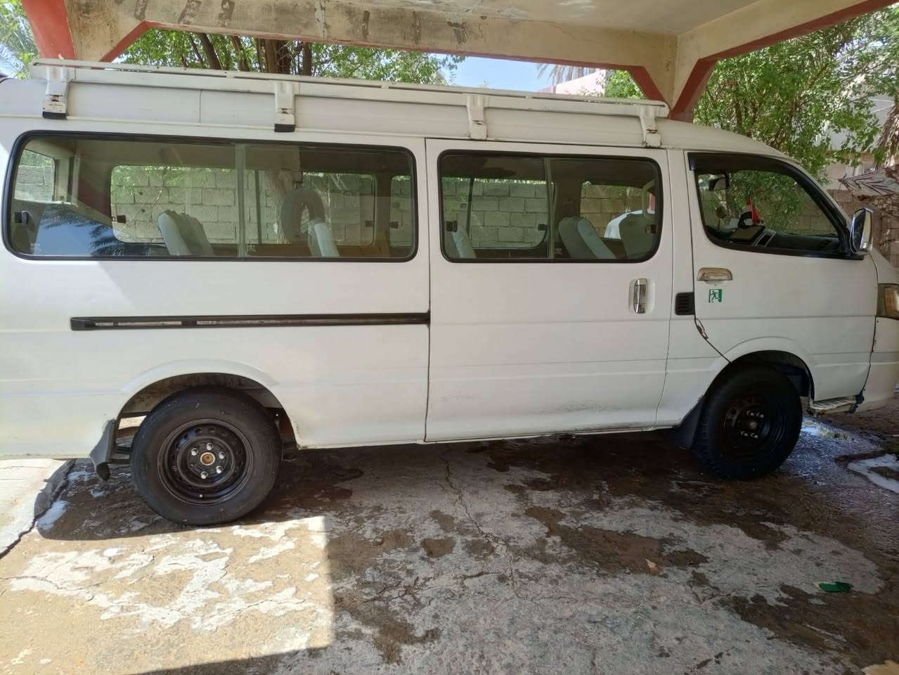 سلام عليكم جنبي رقم بغداد بسمي  H1موديل 14مكفوله من الضربه والصبغ بيه رصعه صغيره جوه العلامه كير مكفول اكسل مكفول محرك بي خيط تبخير 80وبيه مجال العنوان المدائن سلمان باك رقم ***********
