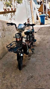 دراجه شحن للبيع دراجه موديل 24 مابيها اي نقص صارلها شهرين سعر 250 وبيه...