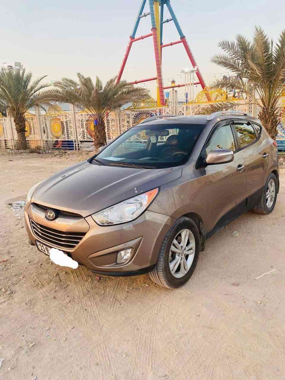 توسان مديل  13رقم بغداد الجديد
المواصفات/فول عدا الفتحه والبصمه
مكينه 2000دوش
كير AT/ كشاف/تحكم جهتين/شاشه/ويلكب/داخل جلد
فول عدا البصمه والفتحه
 ضربتها من امريكا (باب السايق وعكس السايق مرجعات بلاديات) والباقي كله كفاله عامه
سياره نضيفه إستخدام شخصي على كد الدوام مال ابنيه
كير مكينه  تبربد ثلج
تخم تاير 
متصرف عليه ابد
جاهزه داخله جديد
السعر 125ورقه
للإستفسار/  ***********
العنوان /كربلاء
