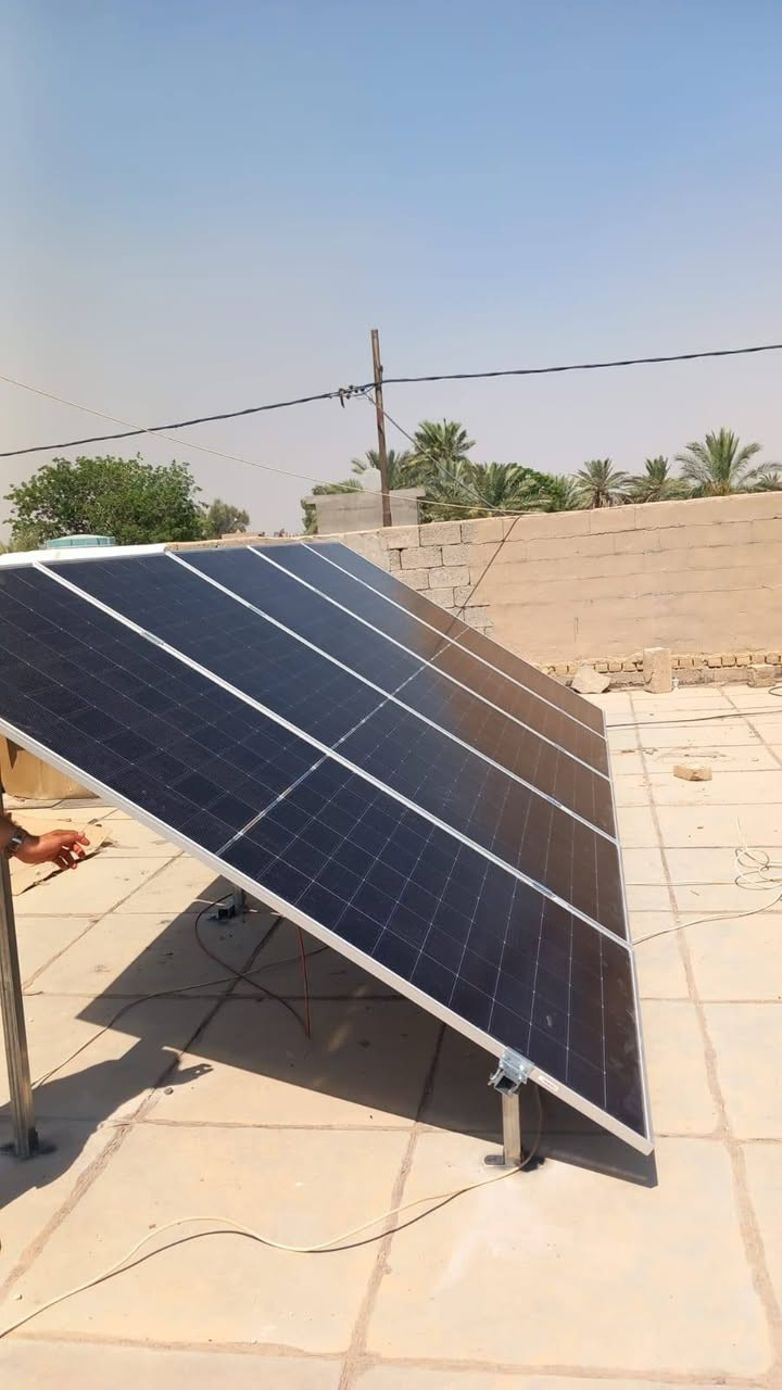 ☀️ لا تبعدنا المسافات.. طاقة شمسية مستدامة أينما كنتم! ☀️
​من قلب ديالى إلى العاصمة بغداد، مستمرون في تقديم أفضل حلول الطاقة الذكية لتوديع انقطاعات الكهرباء للأبد!
​بكل فخر يونس للطاقة الشمسية عن إنجاز وتصميم منظومة طاقة شمسية متكاملة بإنتاجية مستقرة (10 أمبير نهاراً / 10 أمبير ليلاً) تم تنفيذها وتشغيلها بنجاح في محافظة بغداد.
​🛠️ مواصفات المنظومة (الجودة والكفاءة العالية):
​العقل المدبر 🧠: انفيرتر رايزنك RISING) 6.2 kw) المتميز، والذي يدعم خاصية الربط على التوازي (Parallel) لتتمكن من ترقية منظومتك وإنشاء محطة كهرباء متكاملة مستقبلاً بكل سهولة.
​الخزن الذكي 🔋: بطارية ليتيوم بسعة 10 كيلو واط من شركة UBETTER العالمية، لتضمن لك استقرار التيار الكهربائي طوال الليل وبأعلى مستويات الأمان.
​القوة الشمسية ☀️: 5 ألواح شمسية من شركة جينكو (Jinko) العالمية بقدرة 620 واط (دبل كلاس - Double Glass) لامتصاص وتوليد أعلى طاقة ممكنة حتى في الظروف الجوية الصعبة.
​🎯 لماذا تختار "يونس للطاقة الشمسية"؟
​لا تحدنا المسافات: نصل إليكم أينما كنتم وفي مختلف المحافظات.
​رؤية مستقبلية: نصمم منظومات قابلة للتطوير والتوسيع مستقبلاً لتقليل التكاليف الإضافية.
​أحدث التكنولوجيا العالمية: نتعامل مع كبرى الشركات العالمية (Ryzenic, UBETTER, Jinko).
​📍 مكاننا أقرب إليك:
​العنوان: ديالى - بعقوبة - التحرير - مقابل قيادة شرطة ديالى.
​📞 للاستفسار والحجز:
​يسعدنا تواصلكم معنا عبر الاتصال المباشر أو مراسلتنا على الواتساب:
📱 ***********
​يونس للطاقة الشمسية.. استثمارك المضمون لطاقة لا تنتهي! ⚡🌱
