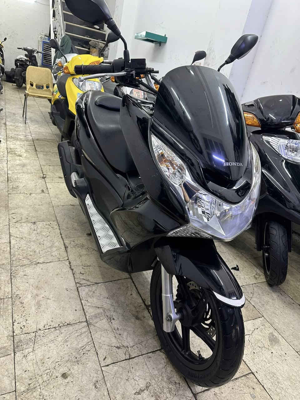 #السلام_عليكم_أخوتي_الغوالي 
#الوجبه_الجديدة
#مال_مزاد_شرط_رمبه 
# هوندا pcx جيل أول 👍
 #شرط الضمان 💯💯
#بعده بحالة الوكاله فول نظافه مكفول 
#نظافه فول 💯💯👍 
#اللون اسود 

البيع نقد والأقساط 👉
مصرف الرافدين فقط👉
مواظف ومنتسب ومتقاعد و الوريث 👉
استقطاع الاكتروني بدون مقدمه👉

#مكاني كوت المشروع شارع ميكانو 👉
***********☎️
***********☎️
أخوكم سيد محمد
