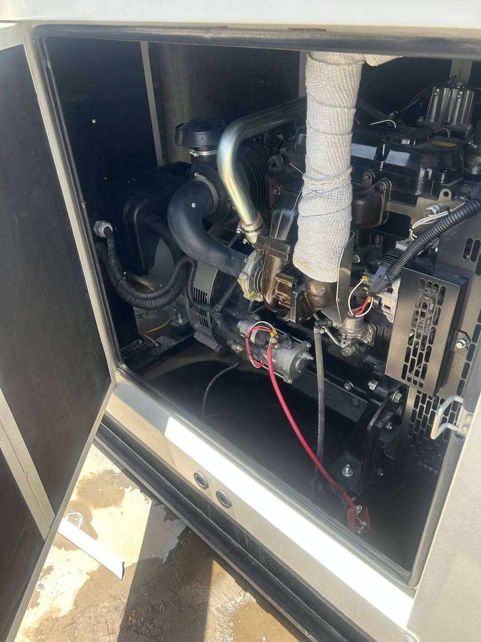 🌟 صباح الخير زبائننا الكرام 🌟
تعلن شركة الصقال لتجارة وصناعة المولدات عن وصول مولدات 66KVA وبمواصفات عالمية وجودة مضمونة 💪

🔹 محرك Perkins (صناعة بريطانية 🇬🇧)
🔹 رأس توليد Stamford & Leroy Somer (بريطاني 🇬🇧 + فرنسي 🇫🇷)
🔹 كارت تحكم DSE (بريطاني 🇬🇧)
🔹 كاتم لبناني عالي الجودة، مناسب للأجواء العراقية ويتحمل أقسى الظروف 🇱🇧

✨ أداء قوي 🔥 تشغيل مستقر 🔥 عمر تشغيلي طويل

🎁 هدية خاصة لفترة محدودة مع كل مولدة!
💰 أسعار منافسة جداً تناسب الجملة والمفرد

🛠️ ضمان سنة أو 1000 ساعة تشغيل (أيهم أسبق)
🛠️ خدمات صيانة متوفرة + جميع قطع الغيار والزيوت الأصلية

🚚 النقل والنصب داخل بغداد مجاناً

📞 للاستفسار والحجز:
***********
أو مراسلتنا عبر الصفحة مباشرة

🔥 لا تفوّت الفرصة… الكمية محدودة 🔥
