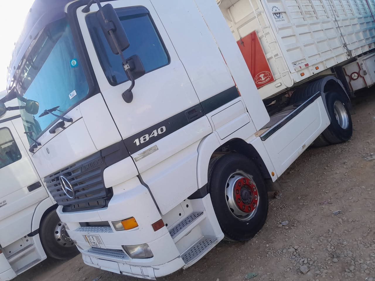 لبيع مكفول عامه مكانها بغداد تخم تاير سنويه جديدة مربوطه فلات جوانب متحركه اسعر اتصل *********** بس اراس للبيع
