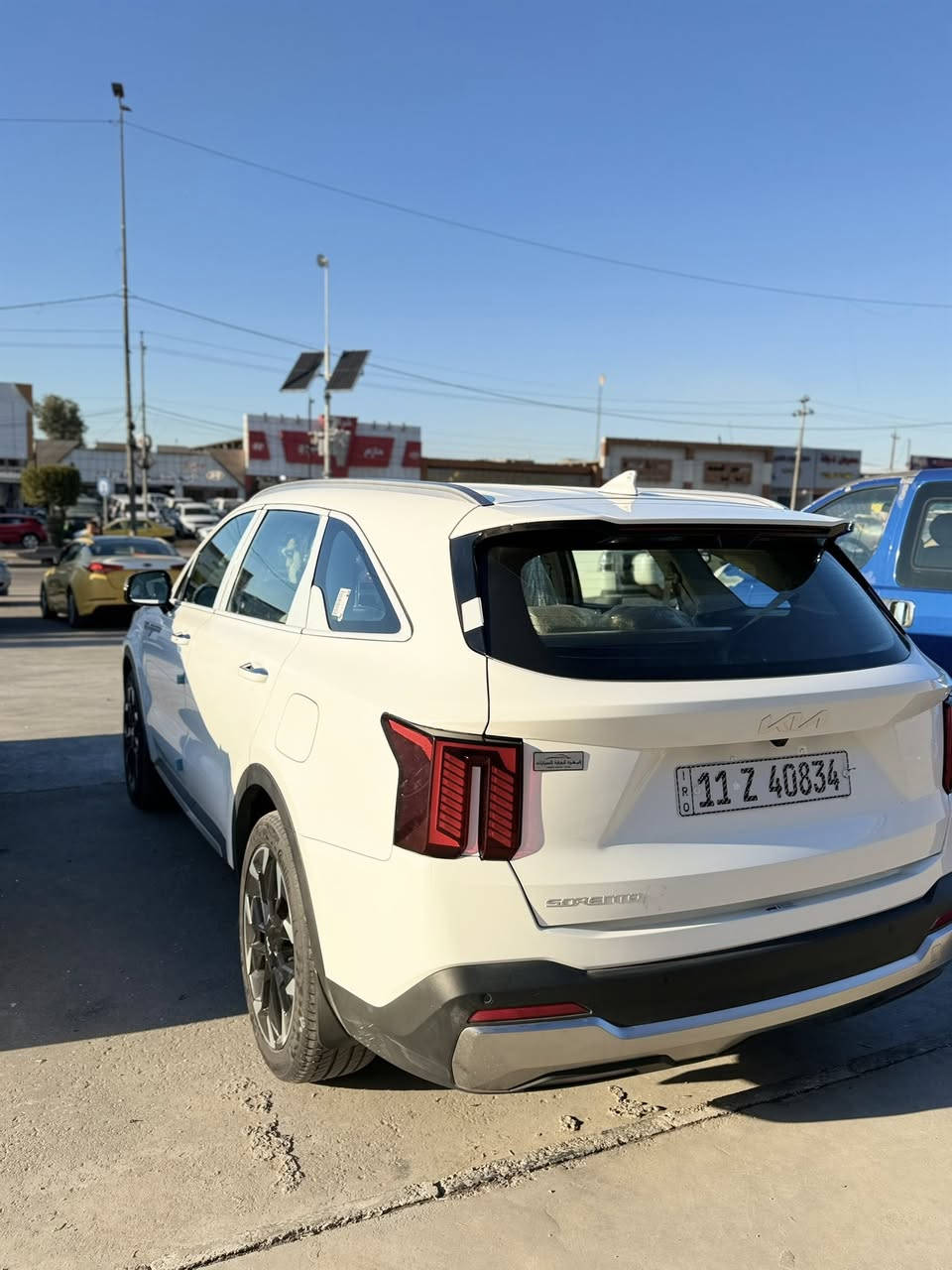 سورنتو 2025 للبيع
ماشية 9000
السيارة كفالة عامه من كلشي بعدها لزكات الشركة
فول مواصفات عدا البانوراما
داتا شو 
شاشة متصلة 
مرأة وسطية كامره
كشنات كهرباء 
حساسات اماميه خلفيه
كير ماوس 
صندوق كهرباء
وبعد بيها مواصفات معروفة
مكان السيارة بغداد زيونة
سعرها 49 مليون وبيها مجال 
***********
