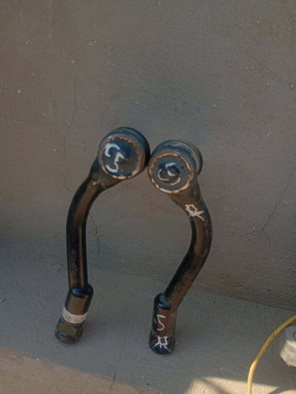 سلام عليكم غراض حاويه 
دبلات 50 
داينمو 50 
روس رواط 25
برده 50  
***********
