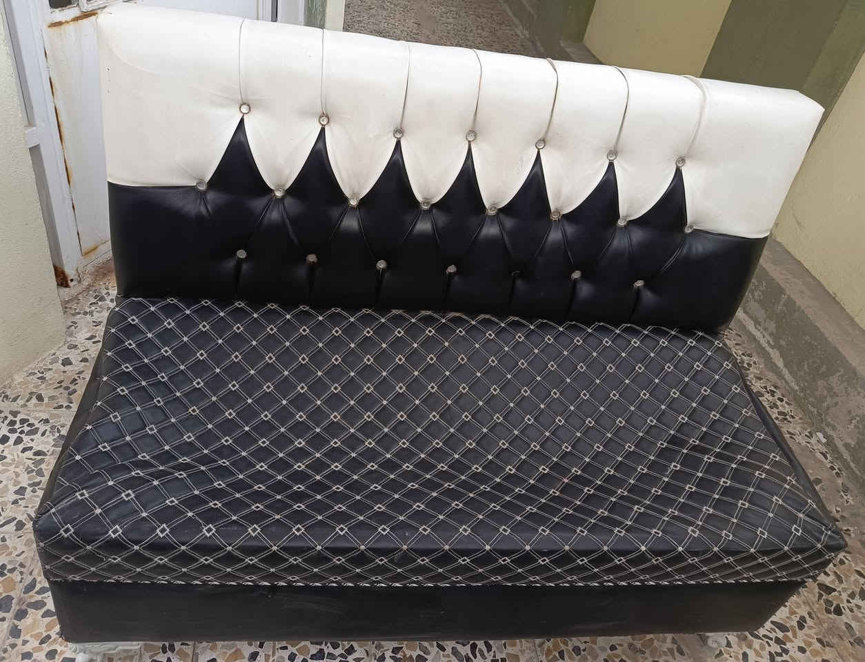 🔥 فرصة استثمار حقيقية – مشروع جاهز للانطلاق فورًا

هل تبحث عن بداية ذكية بمخاطرة منخفضة؟
هذه فرصتك لامتلاك كافتيريا متكاملة بسعر أقل من كلفة تجهيزها!

📍 الموقع: النجف الأشرف – حي الميلاد
💰 السعر: 2,000,000 دينار (قابل للتفاوض)

🚨 السبب: بيع مستعجل لعدم التفرغ (وظيفة + دراسة)

---

💼 ماذا ستحصل؟
مشروع شبه جاهز يحتوي على:

🔹 معدات طبخ Heavy Duty (مو تجاري خفيف):

- شواية گص حجرين
- كابسة صاج
- أجهزة همبرگر + فلافل + متعدد
- سخان تحمية

🔹 معدات تشغيل:

- ماكنة ثرم + قطاعة فنگر صناعية
- كاونتر سنك + مغسلة ستيل

🔹 أثاث وديكور:

- جام خانه سميك
- ميز عرض خشبي
- إنارة ديكور
- كراسي + طاولات + جلسات
- أواني (خشب + ستيل)

---

✅ الميزة التنافسية:
معدات أصلية + ستيل ثقيل = عمر طويل + توفير مستقبلي

⚠️ ملاحظة مهمة:
المعدات مخزنة لفترة، وتحتاج تنظيف بسيط فقط—ترجع مثل الجديدة تمامًا.

---

💡 القيمة الحقيقية:
إذا تشتري هذه المواد جديدة، تدفع أضعاف السعر
لكن هنا… “لقطة” جاهزة لمن يعرف يقتنص الفرص

---

⏳ الأولوية للأسرع
📞 ***********
