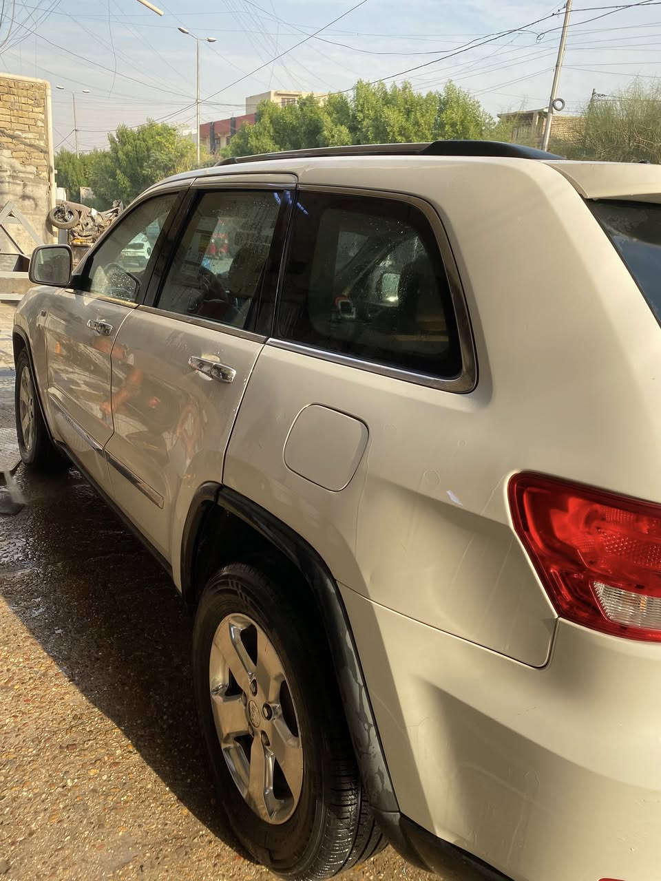 سلام عليكم جيب لاريدو خليجي2012مكفوله كفاله عامه رقم إنكليزي السعر 180مكاني بغداد الحريه شارع المعارض رقم***********
