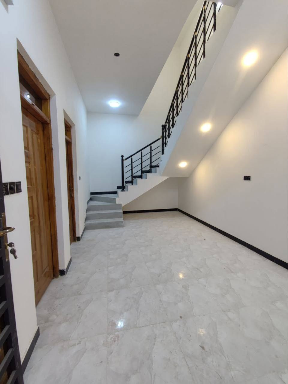 بيت خلفي 100 متر بالاسكان الصناعي بل 3000 قرب مدرسة احمد يوسف شارع تبليط
البناء حديث / استقبال وصاله وغرفه ومطبخ وصحيات داخليه وخارجيه ومنور
السعر والتفاصيل اتصل ***********
