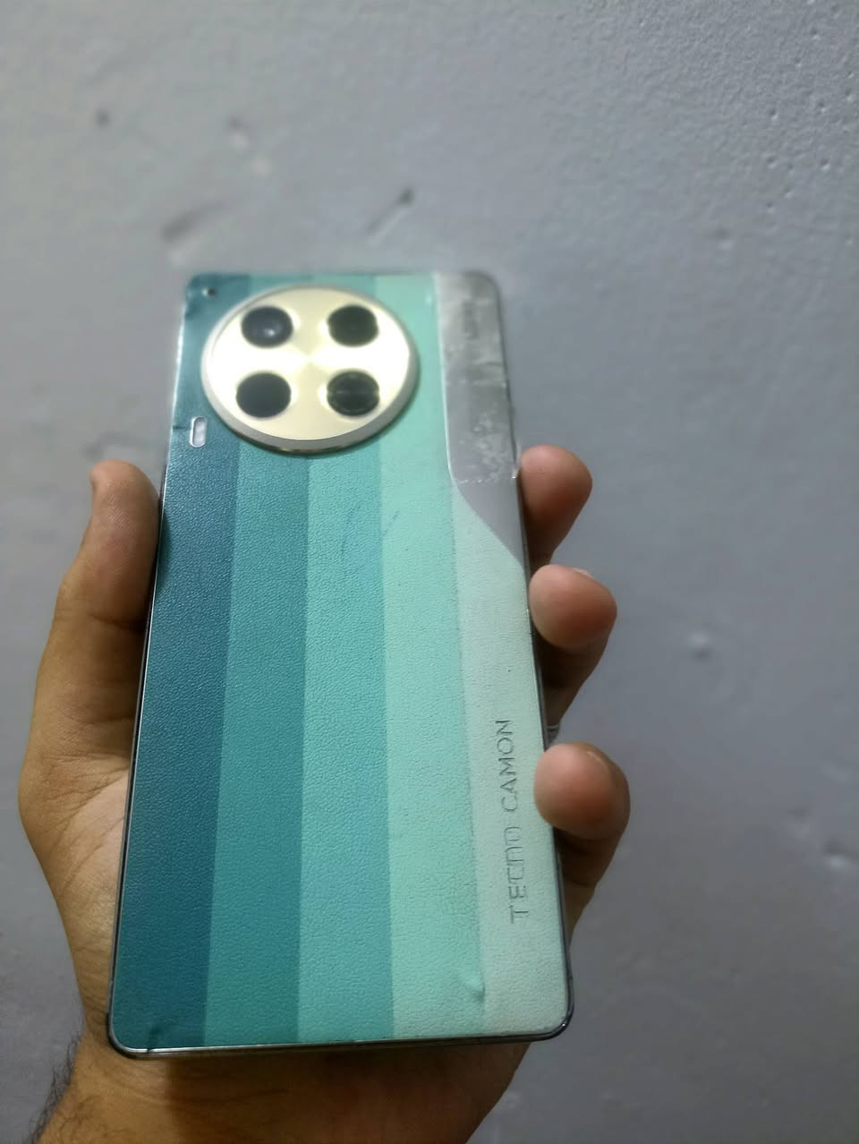 سلام عليكم جهاز تكنو كامون 30 4g جهاز حلو معروف(فقط يحتاجله شاشه) سعر خاص 

شاشه
AMOLED بحجم 6.78 إنش
دقة +FHD (2436×1080)
معدل تحديث 120Hz
⚙️ المعالج
MediaTek Helio G99 Ultimate ثماني النواة
مناسب للألعاب المتوسطة و القوي
💾 الذاكرة
256GB تخزين
8GB أو 12GB RAM
يدعم توسيع الرام افتراضياً حتى 24GB إجمالاً سعر خاص


**إذا كنت صاحب هذا الإعلان وتريد حذفه لأي سبب، رجاءا أرسل رسالة إلى الدعم الفني**