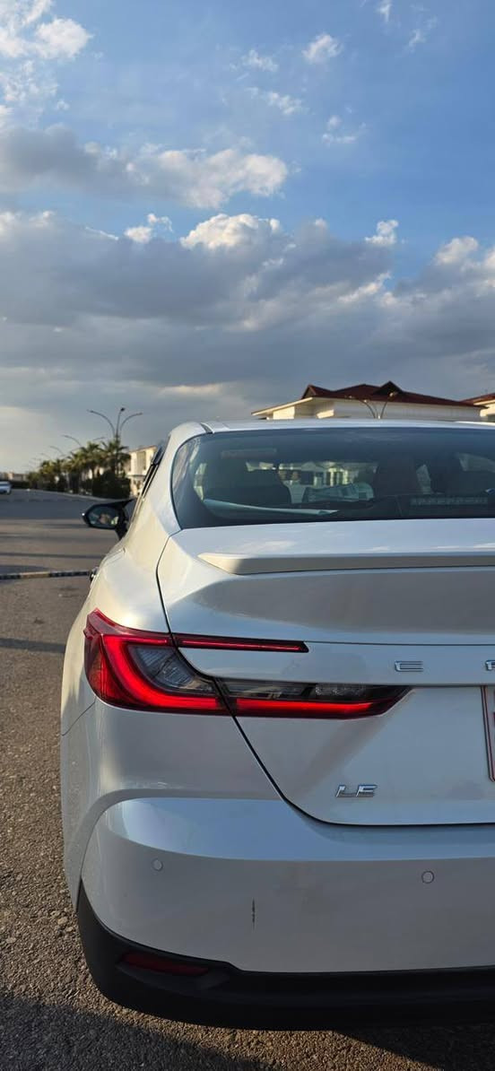 السلام عليكم
كامري 2025 للببع 

ماشية 9 الالف اخت الزيرو 

رقم كاتي شمالي 

((وكالة جيهان))

مواصفات Le خليجب 

محرك 2.5 لتر 4 سلندر

 • نظام بنزين

 • قوة تقريباً 225 حصان

 • ناقل حركة أوتوماتيك CVT

 • دفع أمامي (FWD) 

•ويلات ألمنيوم 17 إنش

 • مصابيح LED أمامية وخلفية

 • إضاءة نهارية LED

 • مرايا جانبية كهربائية مع إشارات

 • كاميرا خلفية

مقود متعدد الوظائف

 • شاشة معلومات للسائق

 • شاشة لمس للنظام الترفيهي

 • Apple CarPlay

 • بلوتوث

 • 6 سماعات

 • مكيف أوتوماتيك مع فتحات خلفيه

وسائد هوائية أمامية وجانبية وستارية

 • نظام تثبيت السرعة

 • فرامل يد إلكترونية

 • نظام مانع الانزلاق

 • نظام مساعدة الفرامل

 السياره موجوده في اربيل التواصل خاص


**إذا كنت صاحب هذا الإعلان وتريد حذفه لأي سبب، رجاءا أرسل رسالة إلى الدعم الفني**