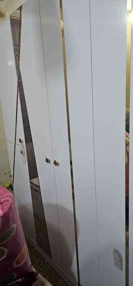 غرفه اغشاب كامله صارلها شهر ونص من اخذناها تركيه مستعجل عله بيع الرقم *********** السعر 350وبيها مجال حگ جيه اضافه الى سبلت زين اخو جديد سعره 250وبيه مجال
