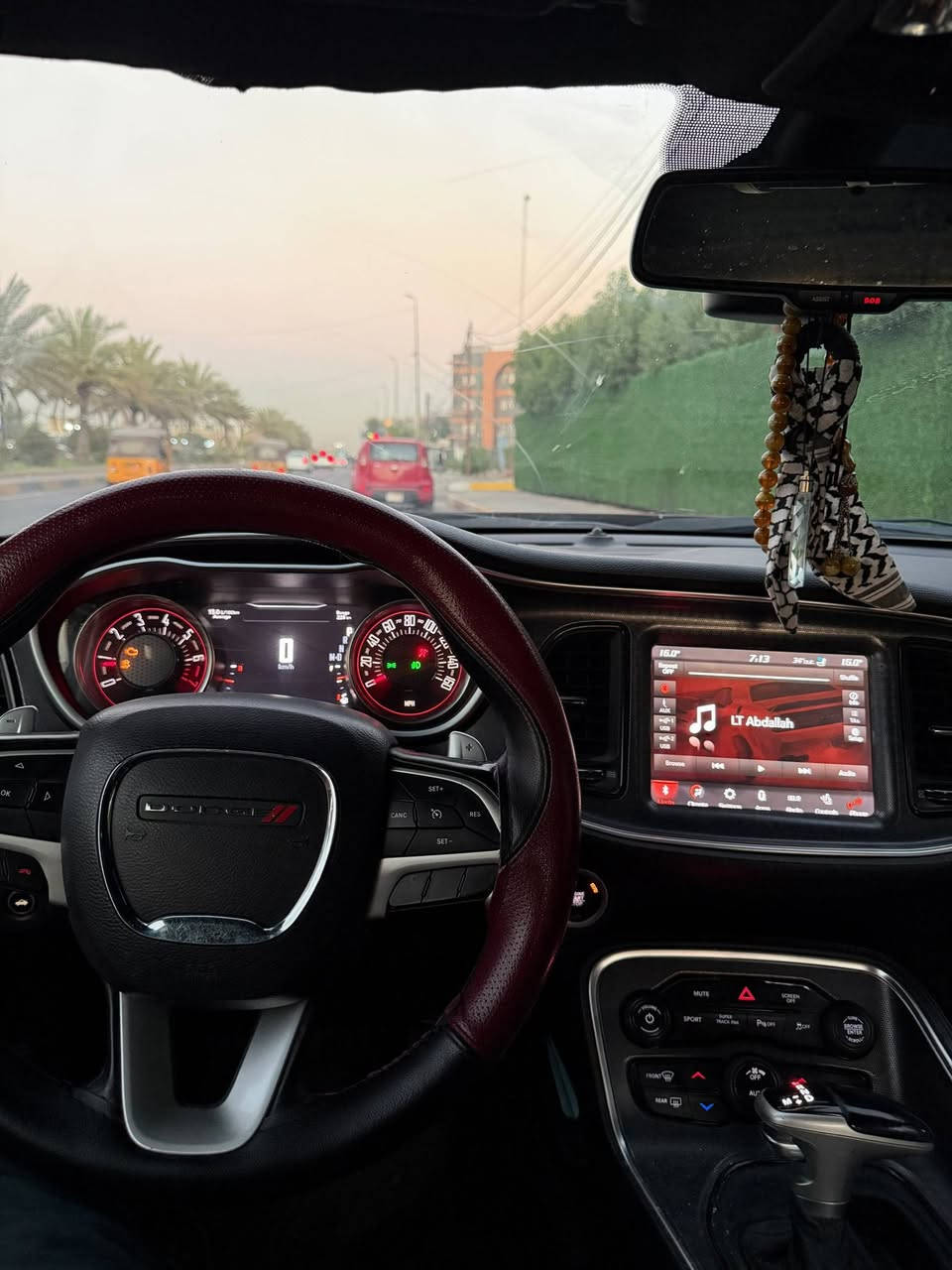 السلام عليكم
دوج جالنجر 2018 SXT Plus 
3600 فول مواصفات للأخير 
الممشى: 100 الف
اللون: كرزي مميز 
المحرك: 6 سلندر سعة 3600
رقم جديد هزه جديدة ب اسمي تحويل مباشر 
المواصفات:
فتحة سقف
مقاعد جلد
كشن كهرباء
فول مواصفات 
مكينه وكير كفاله 
كهربائيات كلها شغاله 
السياره جاهزه مابيها نقص  
كم قطعه بيها ابيع حزام 
بدون دواخل 
السعر 138 وبيها مجال بسيط 
مكاني بغداد 
رقم المبايل 
***********

