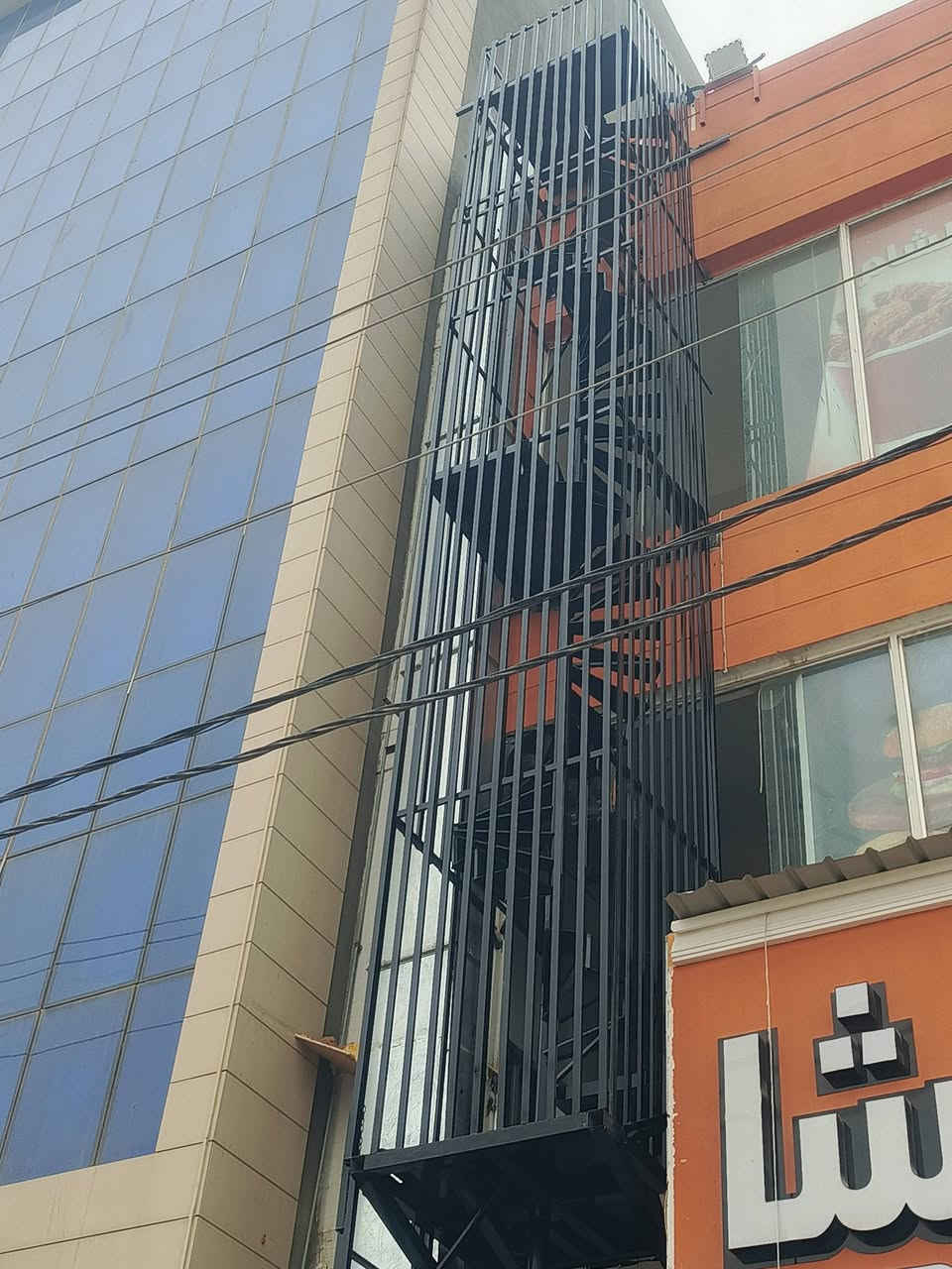 اللهم صل على محمد وال محمد 
اليوم تم اكمال مخارج الطوارئ الحلزوني 13متر /شارع الخليج /مأكولات الشام ❤️
شغل درجه اولى مستعدون كافه اعمال الحديديه واسعارنه حلوه 
حدادة المصطفى ***********/***********
واني بخدمتكم ❤️❤️
