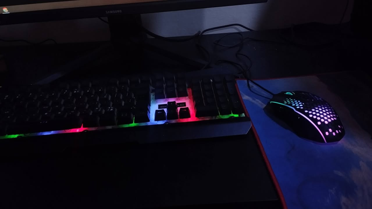 السلام عليكم
تجميعية pc 
المواصفات 
Amd R5 3600 المعالج :

الرام : ram 16g 3600z
الكرت : gtx 1660 ti 6g
المذربورد : asus b450m-a ii
 الهارت1 :  m.t 480 g
الهارت2 : hdd 1tera
البورسبلاي : 650w
الشاشة :سامسونك 144hz samsung foll HD

اليو بي اس  ComboRising1500v هذا النوع مصمم لحماية الحواسيب من انقطاع الكهرب المفاجئ 

ميز كيمنك حجم ١٢٠ سم rgb

مكاني الموصل 
***********
السعر ٦٥٠$
