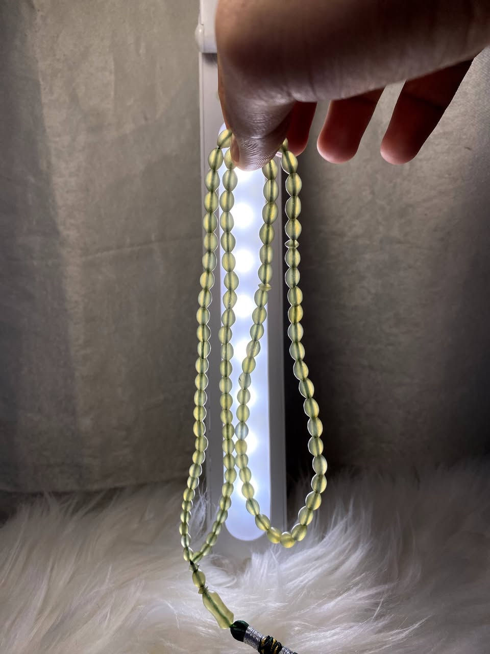 اللهم صل على محمد وآل محمد
مسباح من البازهر ( شاه مقصود ) الافغاني 
خام حشيشي جميل طبيعي غير معالج 
طول المسباح 35cm مسباح 101 

للاستفسار خاص او واتساب ***********  ☎️
توصيل جميع محافظات العراق 🚘
