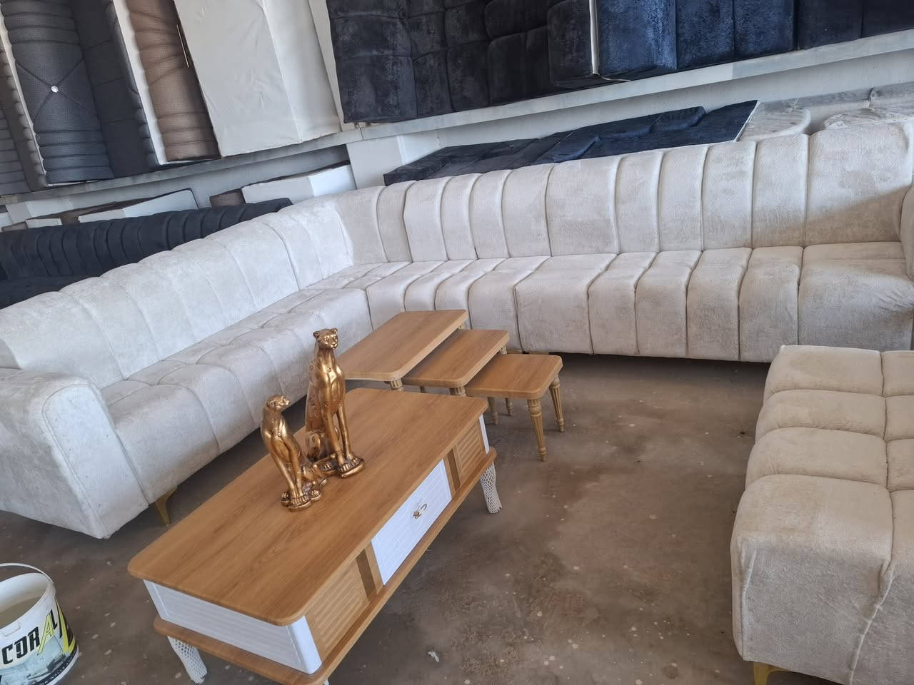 اسلام عليكم ديوان 11مقعد جديد غير مستعمل تسكام  بلوك اسود سفنج مميز اقماش خاولي شغل درجا اولى الحمزة الغربي واكو توصيل ***********
