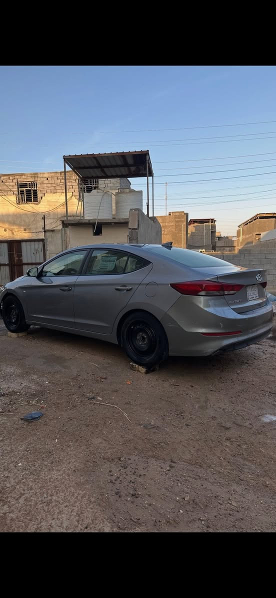 هيونداي النترا (Hyundai Elantra)
 الموديل: 2017
 اللون: رصاصي مميز (سلفر)
 المحرك: 2.0L دوش (اقتصادي وقوي)
 التحويل/السنوية: [ميسان سنوية منتهية تحويل  ثاني يوم ]السيارةرادلها ترتيب شوية 

 السيارة وارد أمريكي، حادثها جامغ وبنيد الضربه لا واصله  لغد ولا شاصي  وبيها بارد بالباب العبري امامي ربع الباب 
 وجود ضربة خفيفة بالدوسة موضح بالصور. وشخط بالباب كما موضح بالصورة  
 المظهر الخارجي للسيارة حلو ومرتب وما مؤثرة على مشيها.
الميكانيك والكهربائيات:
 مكينة وتبريد ثلج وصدر كله تمام.
 السيارة بيها "عتة خفيفة بالكير " (يحتاج لها تشييك أو سورتة جير) والبيع على وضعها الحالي والسعر 85 وبيها مجال 

العنوان البصرة التنومه 📍
***********
