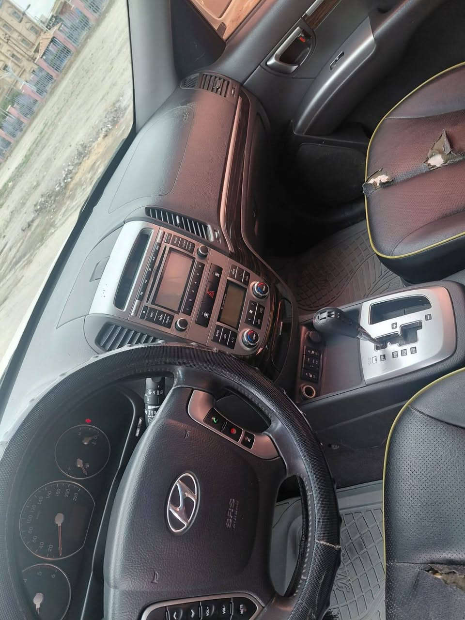 السلام عليكم سنتافي (دوات) 2012 كاز مكصوصه جنطه  فقط  سعر 50 وبيه مجال مكاني البصره قضاء المدينه الاتصال ***********
