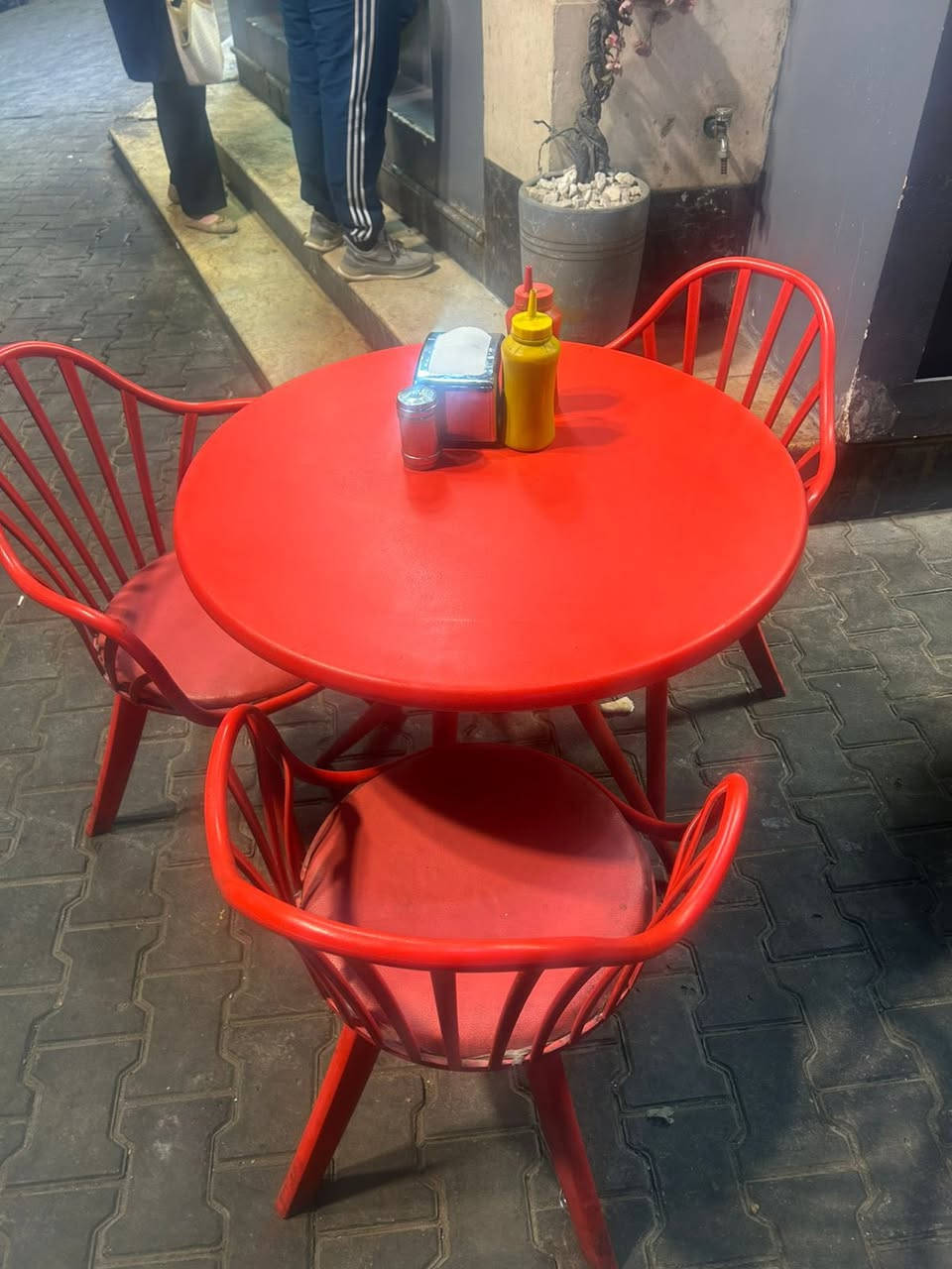 السلام عليكم
ميوزه استعمال قليل للبيع
6 ميوزه 
18 كرسي


**إذا كنت صاحب هذا الإعلان وتريد حذفه لأي سبب، رجاءا أرسل رسالة إلى الدعم الفني**