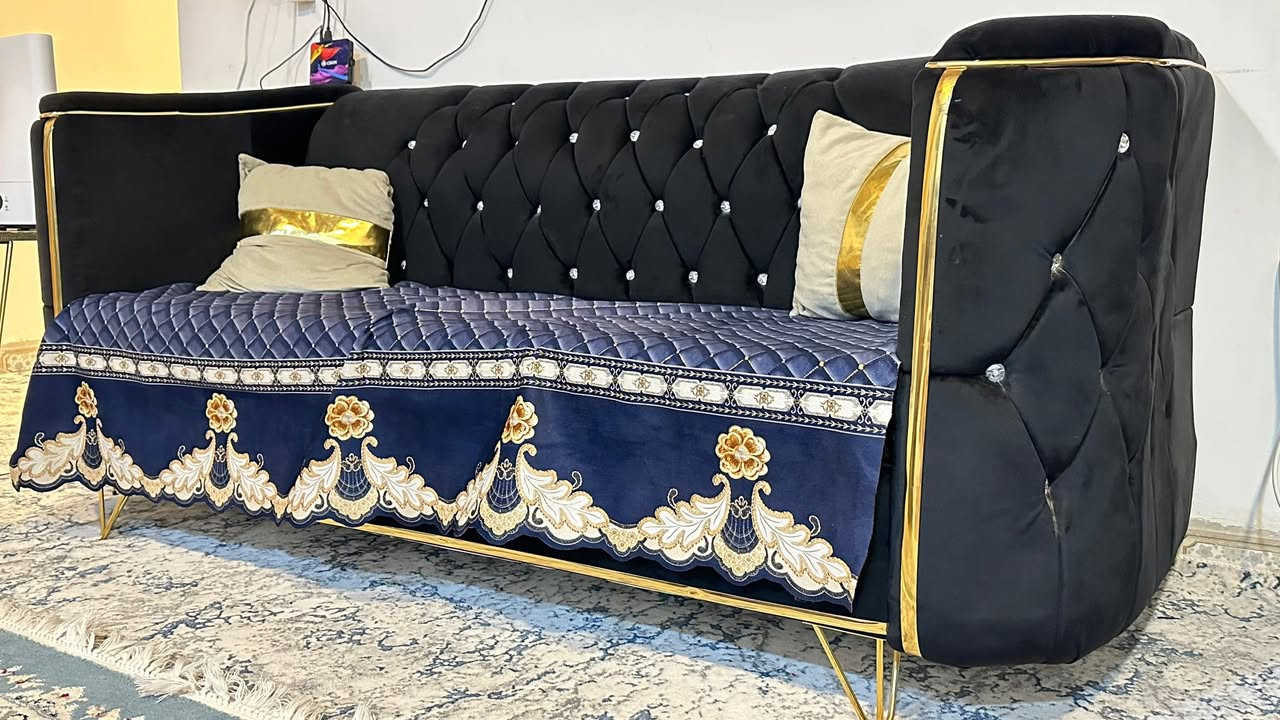 السلام عليكم
تخم ونص حطاطه عراقي شغل درجه اولى 15 مقعد 

نظافه 100‎%‎
السعر ب 450 وبي مجال 
مكانه تكريت حي القادسية - الشهداء 
للأستفسار  /.  ‭0772 910 6793‬
