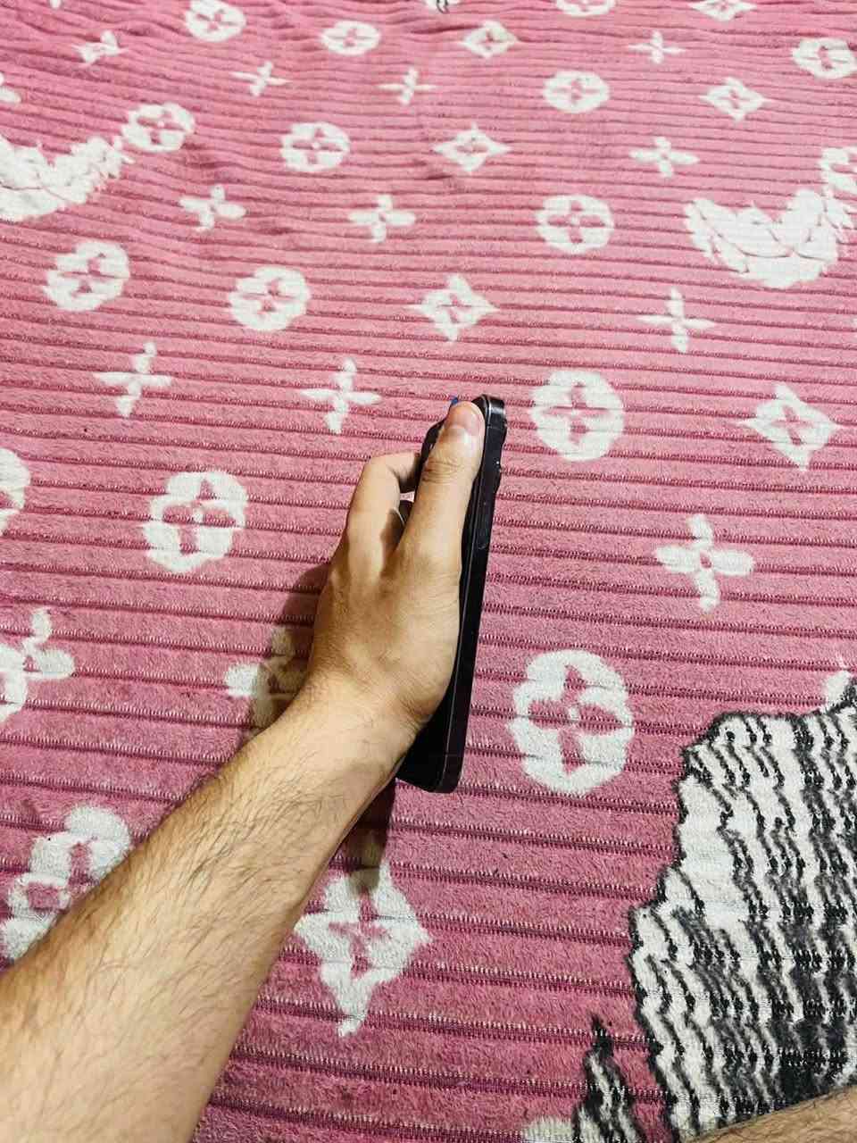 ايفون 14 برو ماكس بدل شاشه اصليه كاميرا اصليه من ابل باقي كفاله جهاز عربي شرق وسط ثلاث ايات بطاريه 87 بصمه وجه شغاله سعر 600 شراي يتصل***********
