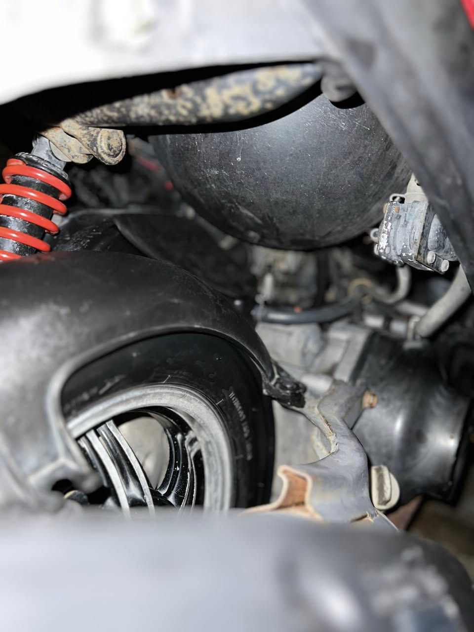 السلام عليكم ماكس عدلة للبيع مثل متشوف كدامك دراجه صارلها شهر من نزلتها من رمبة وهاي اوراقها دراجة منزلها عله إيدي بيها كلج امامي رياضي KOSO ولخلفي هم رياضي بس ماعرف شنو الماركه ماته كشن بلادي بس عالي كلوب ابيض
