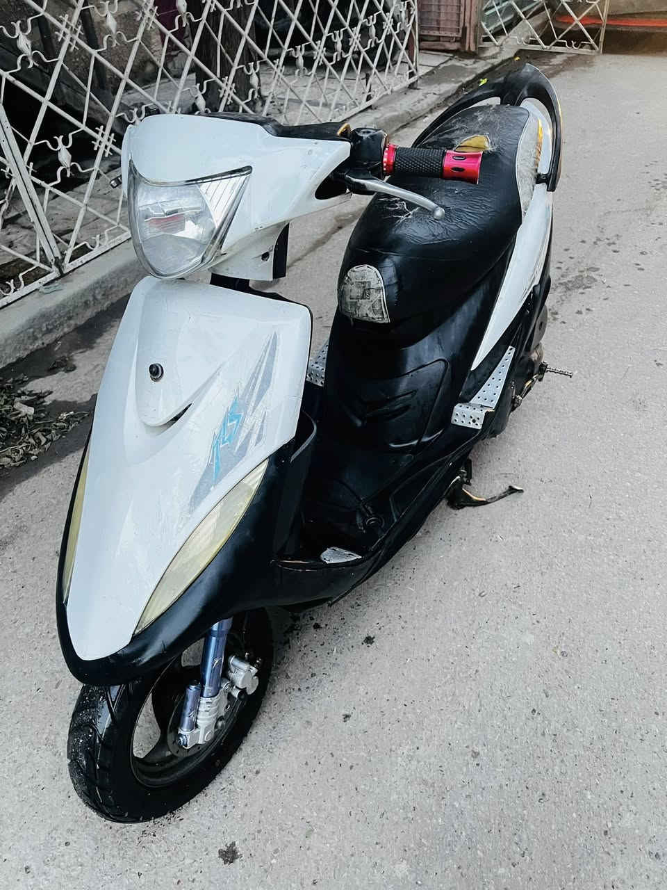 عندي ماكس عدله نضيفه مكينه بلاديه شغاله سلف وهندر شلعه ومعدل كهربائياتهه كله شغاله صالنصه بلاديه اوراق كامله المكان الغزاليه السعر 400 الشراي يخابر وهذه رقمي ***********
