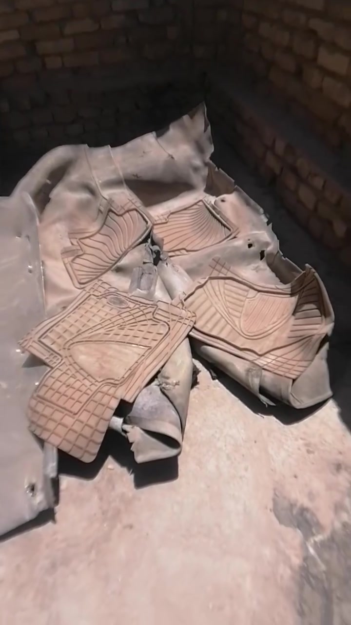 السلام عليكم غرفه كامله مال سياره نيفان للبيع العنوان بغداد سبع البور السعر 200 هذا رقمي ***********
