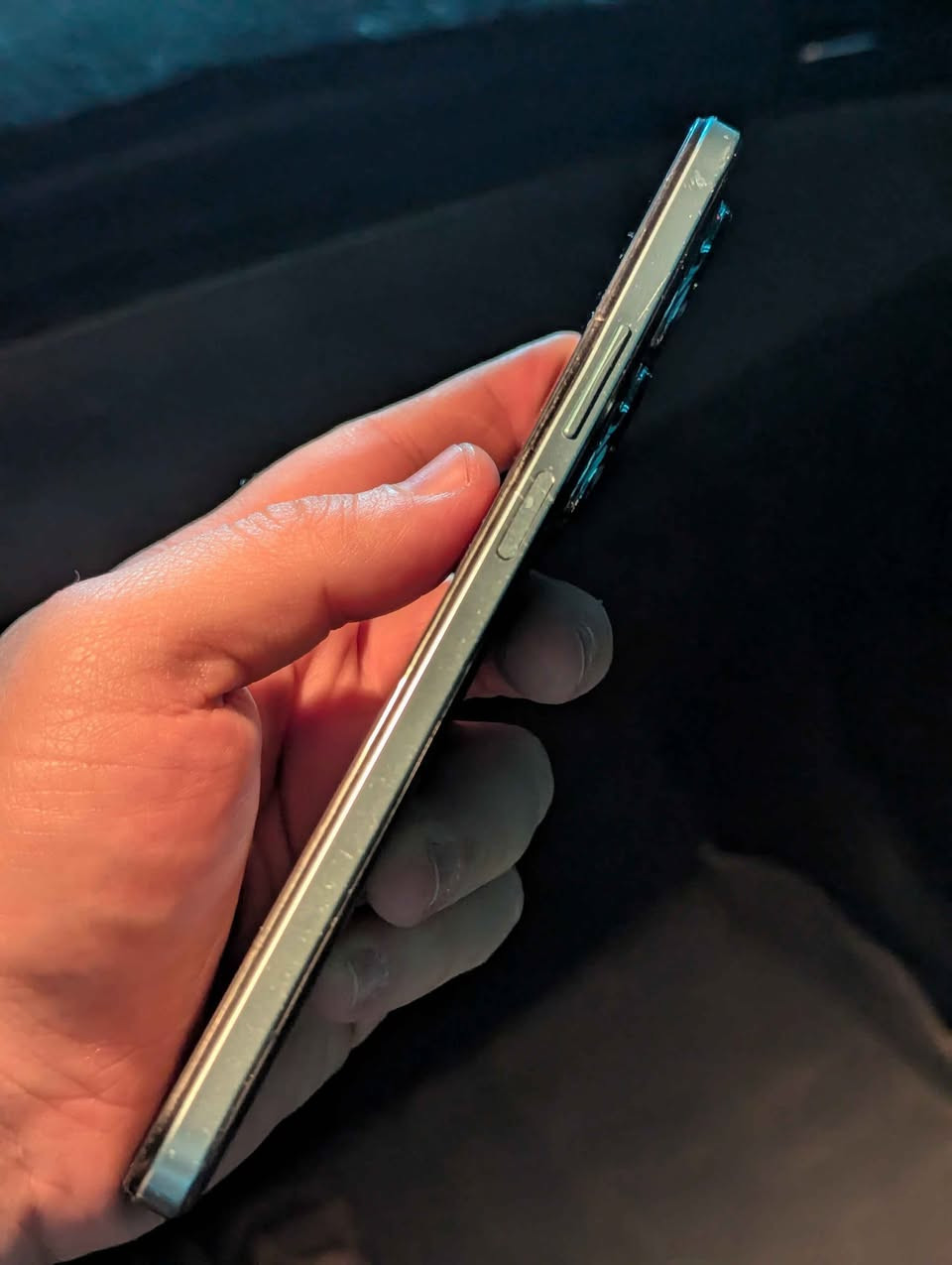 العنوان: Honor X7b للبيع (وحش البطارية) – شغال 100% وبسعر مناسب جداً لقاصدي الاستخدام! 👍
​المواصفات الأساسية:
​الماركة والموديل: HONOR X7b
​الكاميرا الأساسية: 108 ميجابكسل.
​اللون: فضي/مخضر مميز.
​المميزات: بطارية ضخمة جداً تدوم يومين، صوت ستيريو عالي، ومنفذ سماعات AUX.
​حالة الجهاز بكل أمانة (موضح بالصوت والصورة):
​الشاشة: بيها فطر (شعر) خارجي واضح بالصور، لكن اللمس (التاش) شغال طبيعي وسريع 100% وبدون أي مشاكل.
​الكاميرا الخلفية: جامة (زجاجة) العدسة الخارجية بيها فطر، لكن العدسة نفسها نظيفة والتصوير شغال طبيعي وما يلتغي.
​الظهر والإطار: بيه شحوط واستهلاك طبيعي مال استخدام يومي.
​الأداء الداخلي: الجهاز سريع، نظيف جداً من الداخل، ما مفتوح ولا مصلح سابقاً، والبطارية بأقوى أداء ليها.
​ملاحظة: الجهاز يخدم جداً كجهاز ثاني، أو لشغل التوصيل (الديليفري) والعمل الشاق، أو للألعاب بسب قوة البطارية.
​📍 المكان: بغداد
سعره 100 الف وبي مجال قليل جدا بغداد, العراق


**إذا كنت صاحب هذا الإعلان وتريد حذفه لأي سبب، رجاءا أرسل رسالة إلى الدعم الفني**