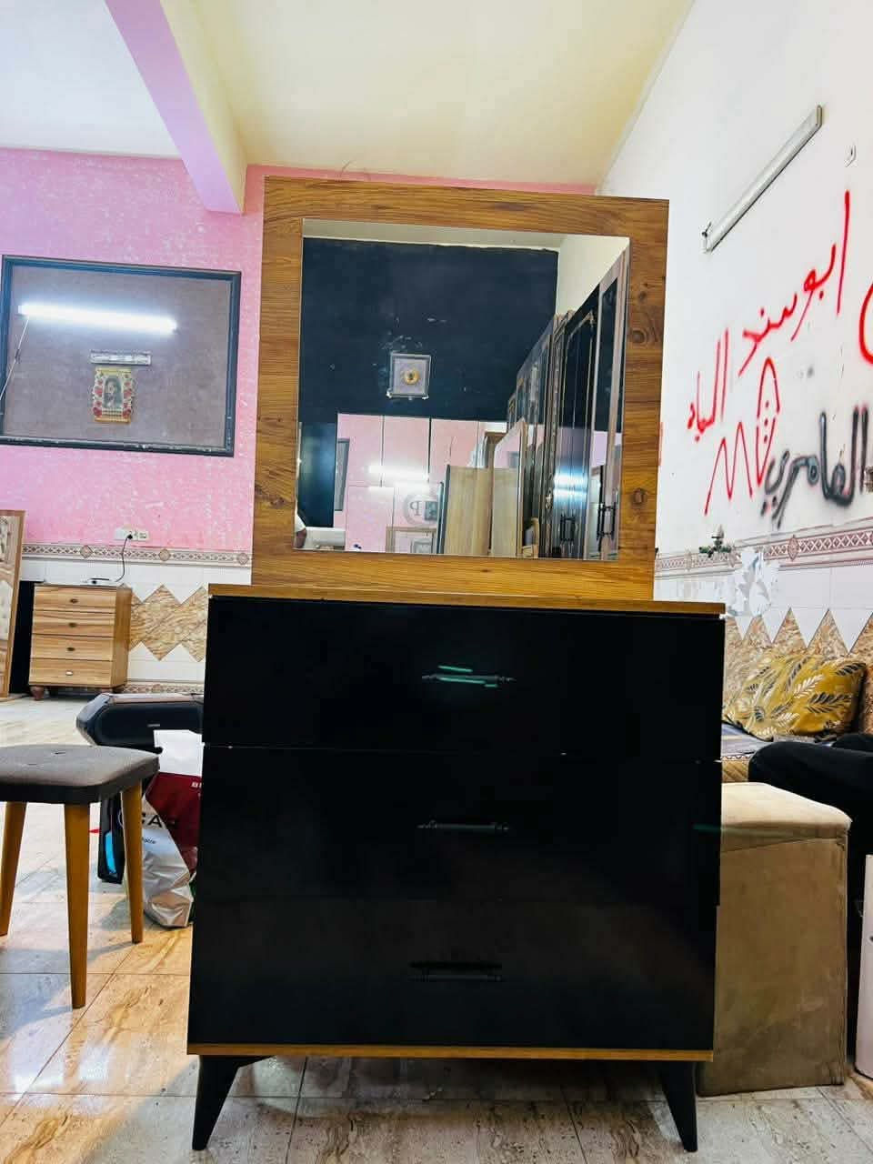 غرفة نوم تركي مستعمل 
تتكون من 👈 5 👈 قطع
نضافة /95%💯🥰
السرير مخزن
السعر 👈بس450👈الف
مع نقل وشد داخل بغداد مجاني
يوجد توصيل محافظات بكروه


**إذا كنت صاحب هذا الإعلان وتريد حذفه لأي سبب، رجاءا أرسل رسالة إلى الدعم الفني**
