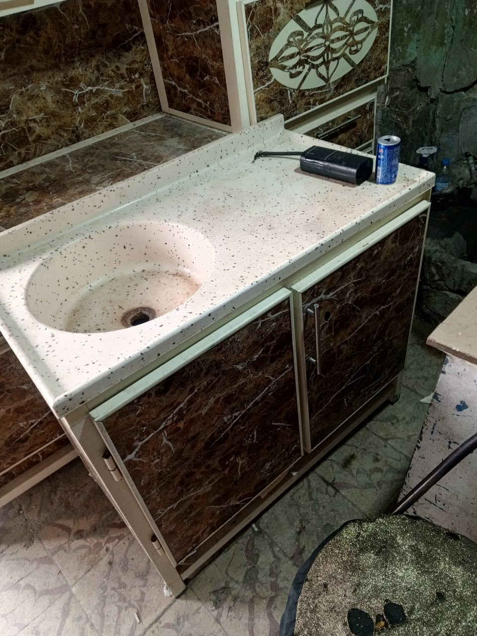 اسلام عليكم كونتر ستعمال كلش قليل مكان لكونتر علوي لحله قرب سينما بغداد لسعر 300 وبي مجال كلش قليل ***********
