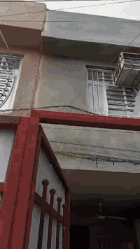 يعلن مكتب تبارك الرحمن للعقار عن بيع مشتمل مسلح طابقين مدخلين بناء قديم مساحته ٩٦م جبهه ٥م الا١٠سم ×٢٠ سعره ٣٤٥مليون دينار اي بسعر قطعة الارض مجال بسيط مشغول من قبل صاحبه يقع شارع فلسطين الادريسي قرب ثانوية المتميزات للأستفسار موبايل*********** ابو زياد الخفاجي
