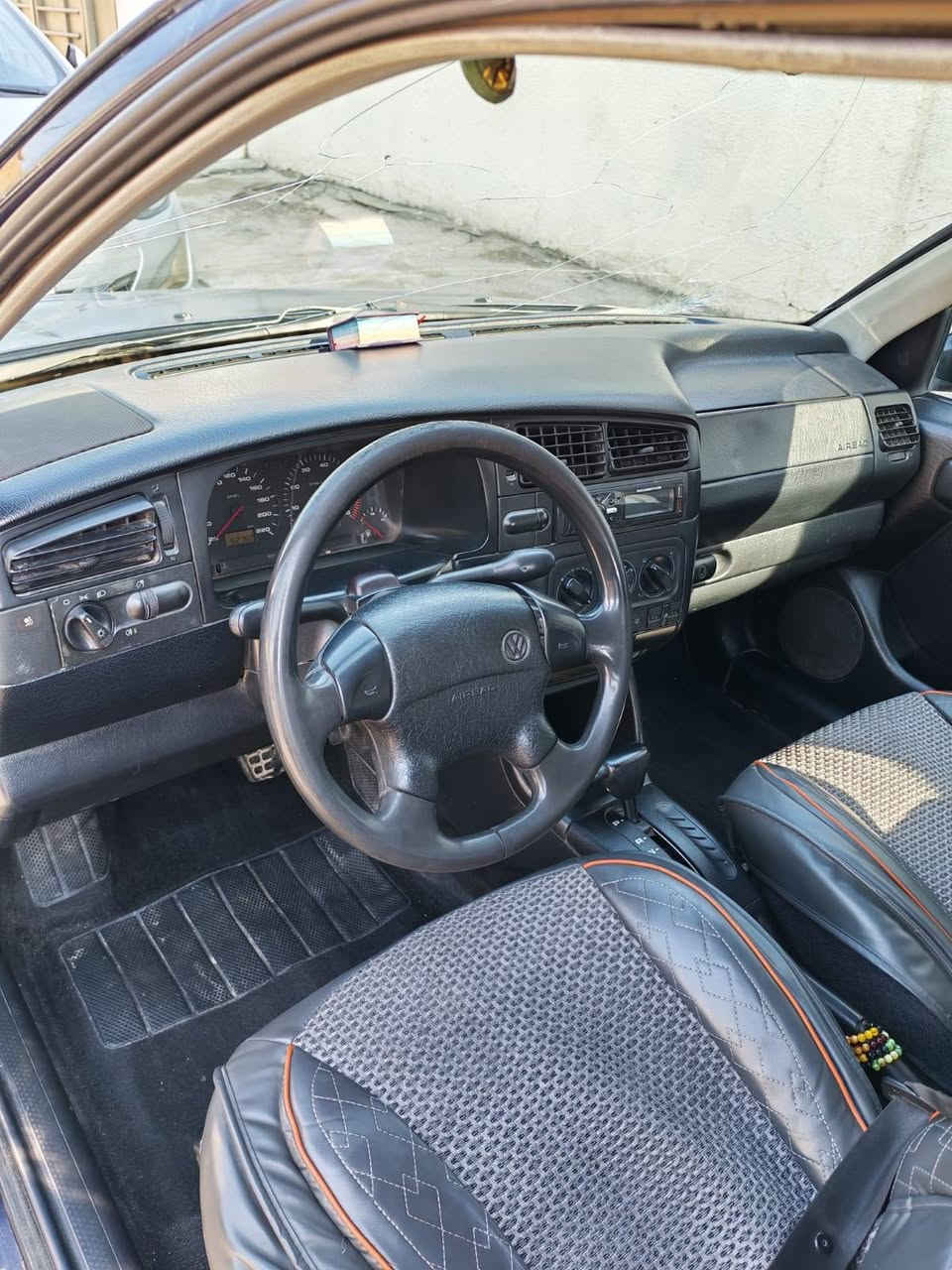 السلام عليكم للبيع كولف موديل 1994 مكينة 2000 لوحات جديدة بس السنوية ساقطة من شهر ال 9 2025 سيارة جاهزة من كل النواحي بس بيها نقوصات بسيطة   السعر 45 وبيها مجال مكاني البياع الشرطة الخامسة للاستفسار اكثر هذا رقمي ***********
