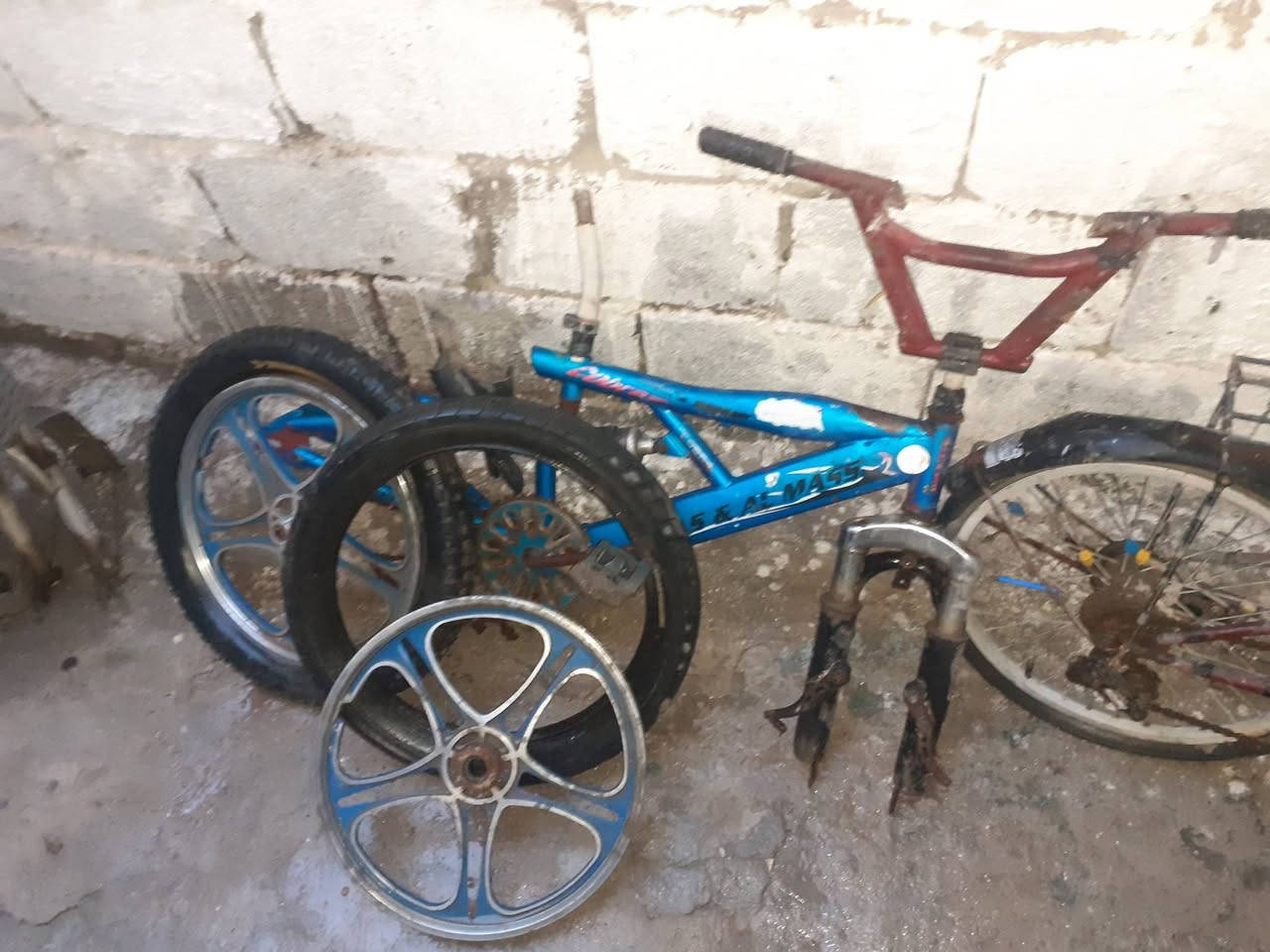 سلام عليكم باسكلات للبيع طباكي نضيف شغال نقص جوب ولباقي شوفت عينك قيم واخذ بل يرضي الله


**إذا كنت صاحب هذا الإعلان وتريد حذفه لأي سبب، رجاءا أرسل رسالة إلى الدعم الفني**