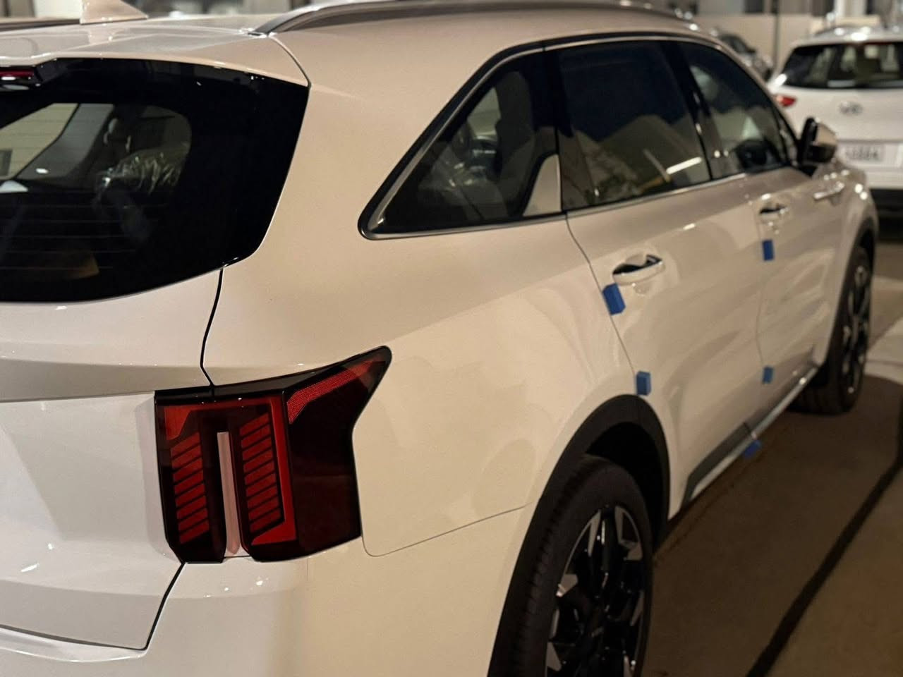 سورنتو موديل 2025 (خليجي)
✨ زيرو – ماشية 2,000 كم فقط

المواصفات:
 • بصمة تشغيل
 • فتحة سقف بانوراما
 • ويل قياس 20
 • كشنات جلد تدفئة + تبريد
 • كاميرات عدد 2
 • تحكم ستيرن
 • أوضاع قيادة (Mode Driving)
 • أوتو بريك (بصمة)
 • مانع انزلاق
 • حساسات أمامية وخلفية
 • شاحن لاسلكي

📞 رقم صاحب السيارة:
***********

💰 السعر: 49 مليون
#للبيع #سيارات #سيارة #سورينتو
