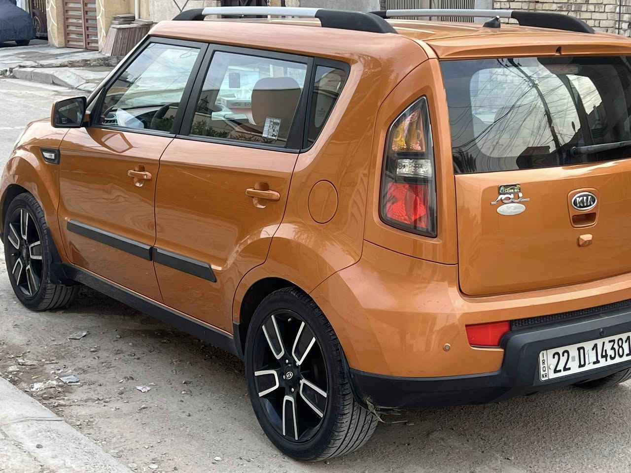 كيا سول 2011 خليجي
المواصفات :
شاشه فتحة سقف حساسات وكاميرا خلفية داخل لون احمر واسود تدفئة تبريد باتري واطارات جديدة
السيارة رقم اربيل سنويه 2031 تنتهي وهزة جديدة بشهر الواحد 
 2026
يعني كامله ماناقصهه برغي 
السيارة بأسمي يعني وكالة او تحويل وثاني يوم اذا تحب
السيارة بدون حادث داخله كلين وهنا فقط طختين خفيفه حتى مامصلحة 
السعر 109 وبيها مجال بسيط
مكاني بغداد البياع الشرطة الخامسة
الرقم : ***********
