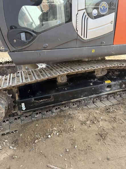 سلام عليكم زت ثري للبيع موديل 2011 كفاله عامه من كلشي 
مني فيس دخول جديد صار شهر مشتغله 8 ايام بل عراق عدد ساعات العمل 8600 الف للاستفسار ***********
