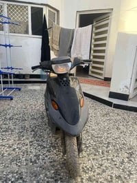 السعر 300 وبيها مجال  للتواصل 07804178662