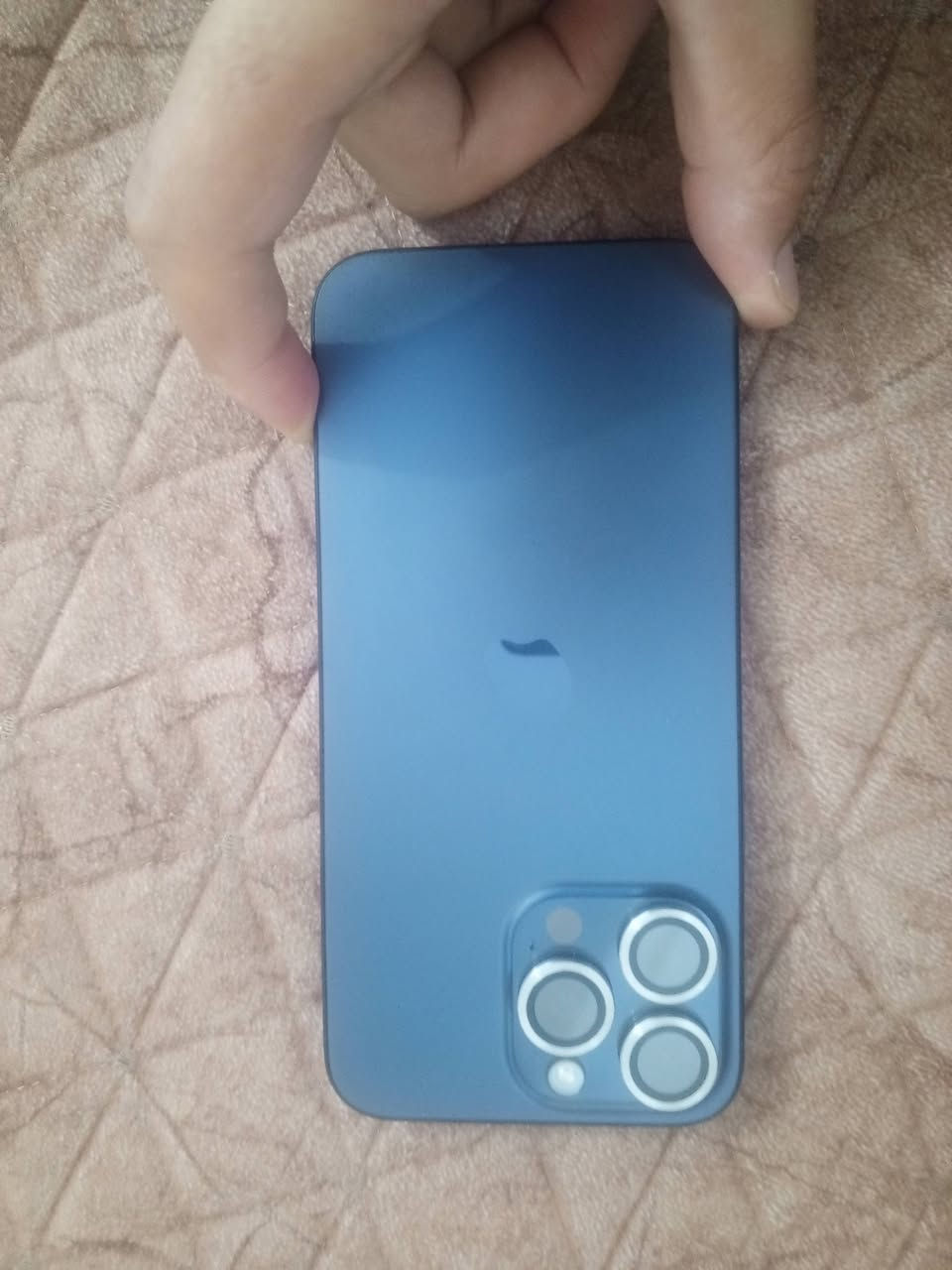 أيفون 15 برو  ماكس 
نضيف جداً مابي اي شي مثل ماموضح بالصورة 
السعر مليون ومية وبي مجال شي بسيط 
كارتونه وكيبل شحن كامل ملحقاته 
للستفسار الرقم : ***********
العنوان بغداد
