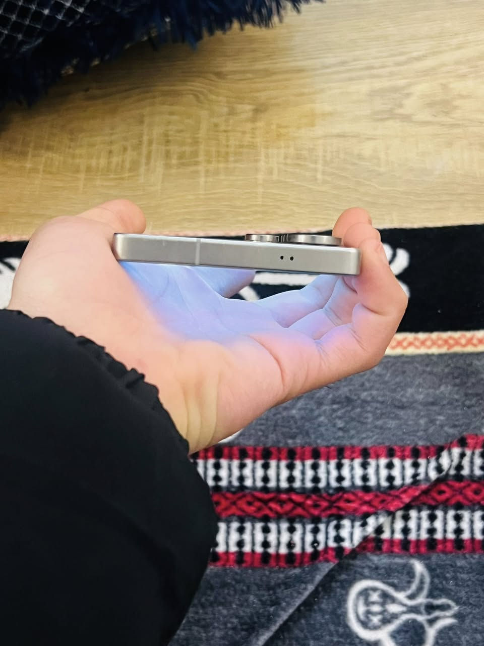 السلام عليكم ريلمي s 25 آلترا صارلي شهر من اخذته بعده جديده كامل ملحقات بس الضهر مفطور وسبب البيع اريد اخذ ايفون وذا اكو ايفون مراوس عادي مشتري بمليون و600 وعارضه بمليون و200 وبي مجال للتواصل :*********** والعنوان : الرمادي _ ال5 كيلو
