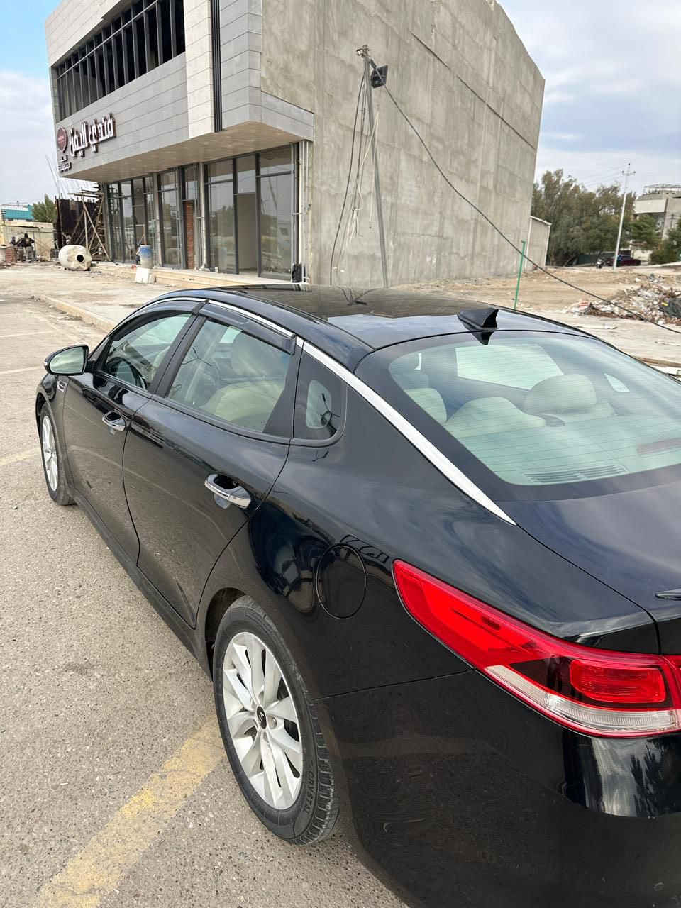 السلام عليكم
كيا أوبتيما أمريكي 2018 
محرك 2400
حادث امريكا بسيط كم شبر من البنيد تعديل وصبغ وبالعراق طخه بسيطة جاملغ خلفي ونصبغ بدون دواخل وسونار موجود بالصور واكو شخط باب الخلفي هم موجود صورته 
كير مكينة تبريد مكفولات 
ماشية 54 الف ميل 
رقم أربيل بأسمنه تحويل فقط
المواصفات 
كامرة خلفية 
ثلاث أنظمة قيادة 
تحكم ستيرن 
رادار جانبي 
حساسات 
السعر ١٢٣ وبيها مجال 
مكاني بغداد المنصور 
***********
