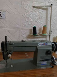 للبيع مكينة خياطة صناعية JAKE  مكينة خياطة صناعية نوع JAKE موديل JK-64...