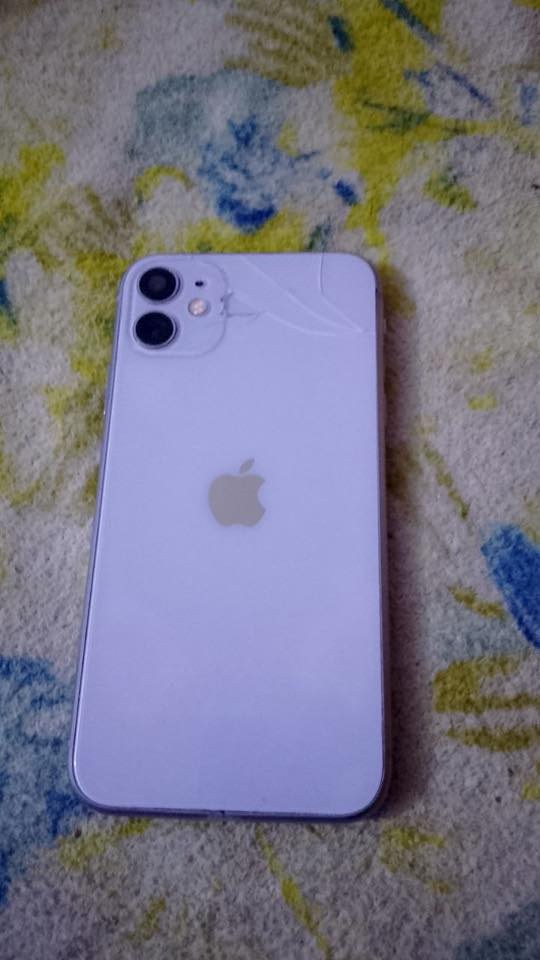 سلام عليكم
11 عادي للبيع أو مراوس بعله منه وطي فرق 

جهاز كدامك نضيف كلش بس الكسر البضهر الباقي مكفول 

مبدل بطاريه بعده 100 وشاشه 3 خيارات 

السعر 250 وبي مجال ***********
