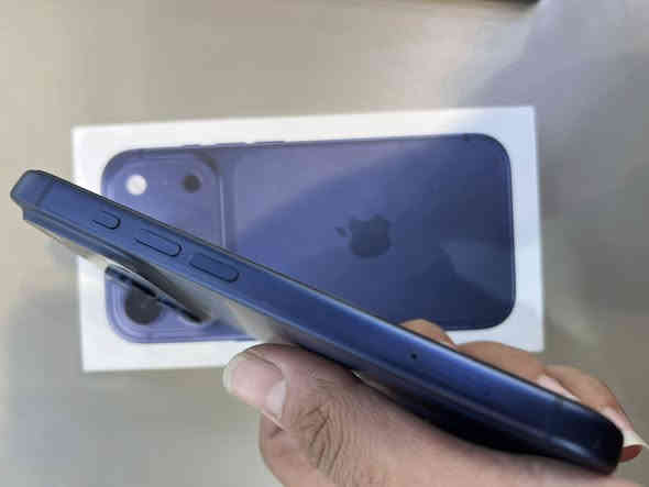 ايفون 17 برو الزغير  نسخة السيم كارت ذاكرة 256 البطاريه 100 مشحون 23 مراه 
السعر 1625 العنوان بغداد ***********
